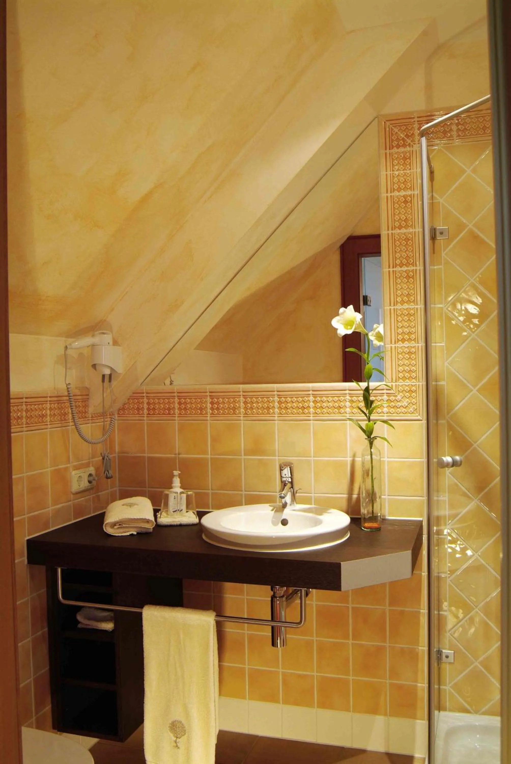 Bathroom in Flair Hotel Zum Schwarzen Reiter