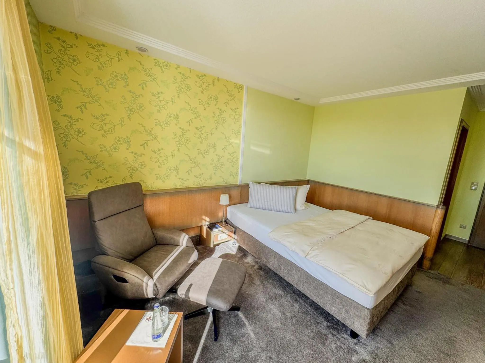 Photo of the whole room, Bed in Flair Hotel Zum Schwarzen Reiter