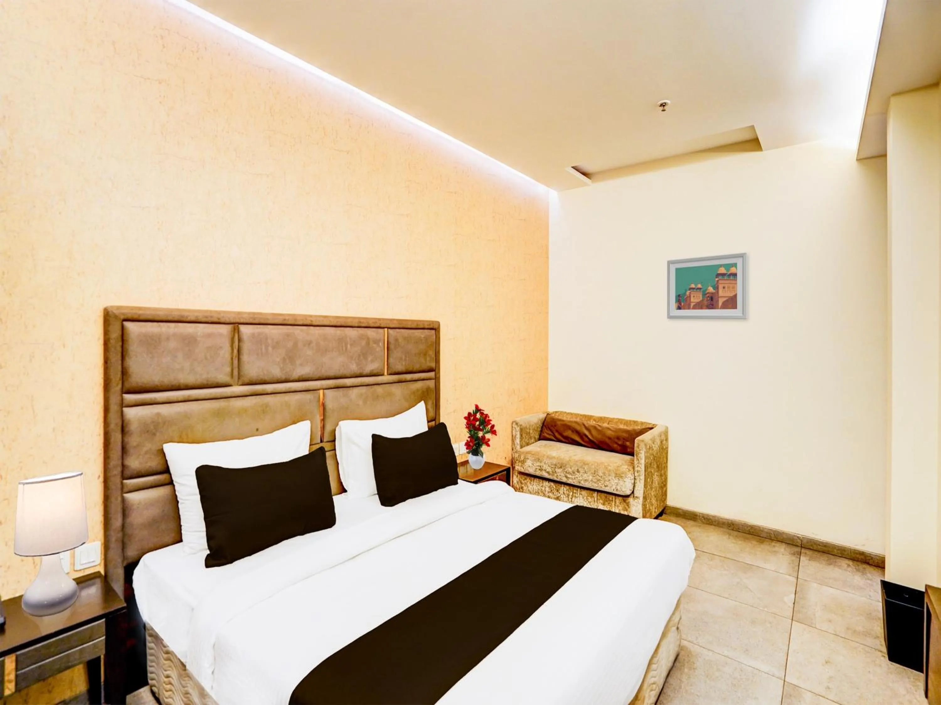 Bedroom, Bed in Townhouse Pitampura West Enclave
