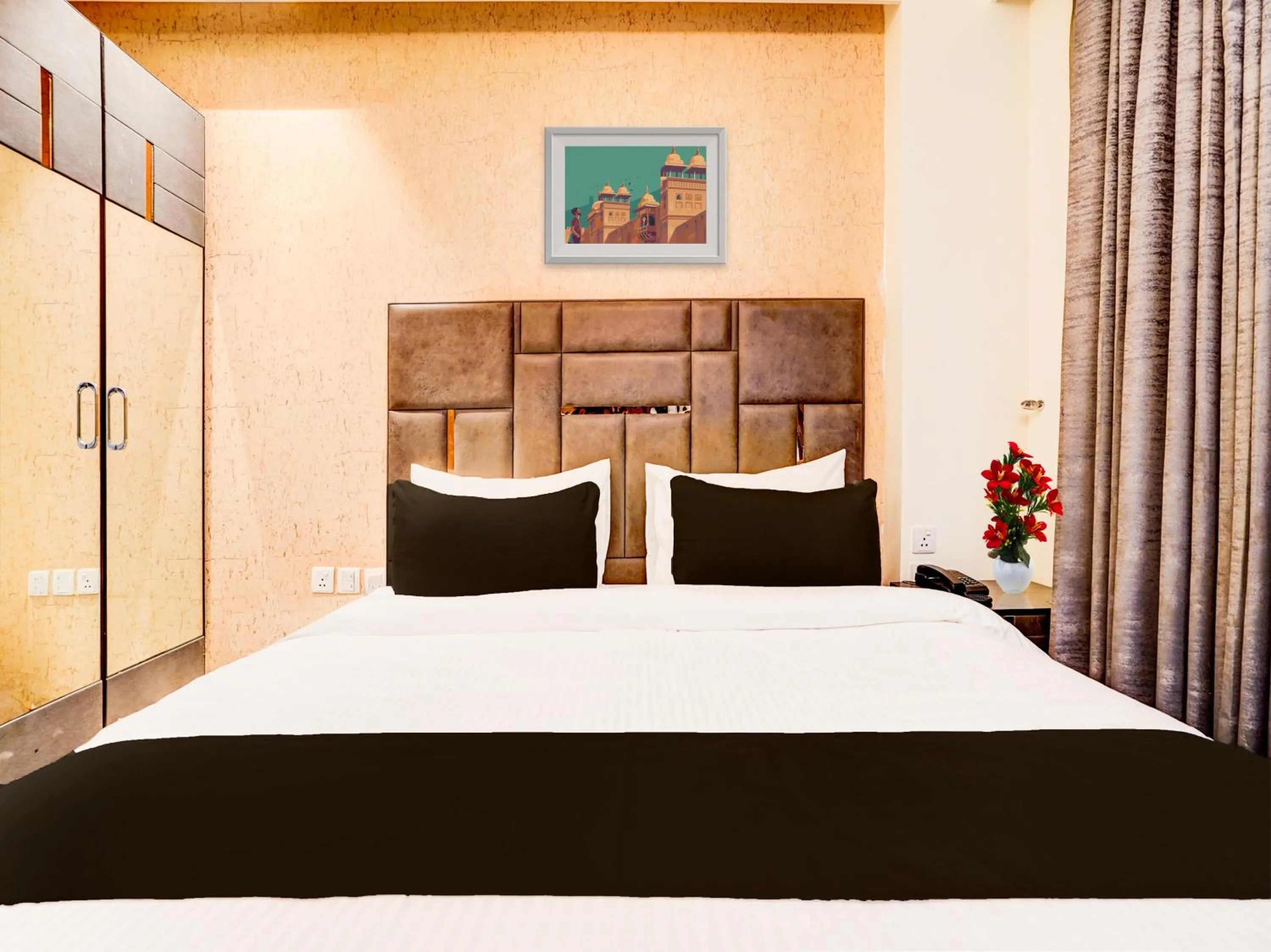 Bedroom, Bed in Townhouse Pitampura West Enclave