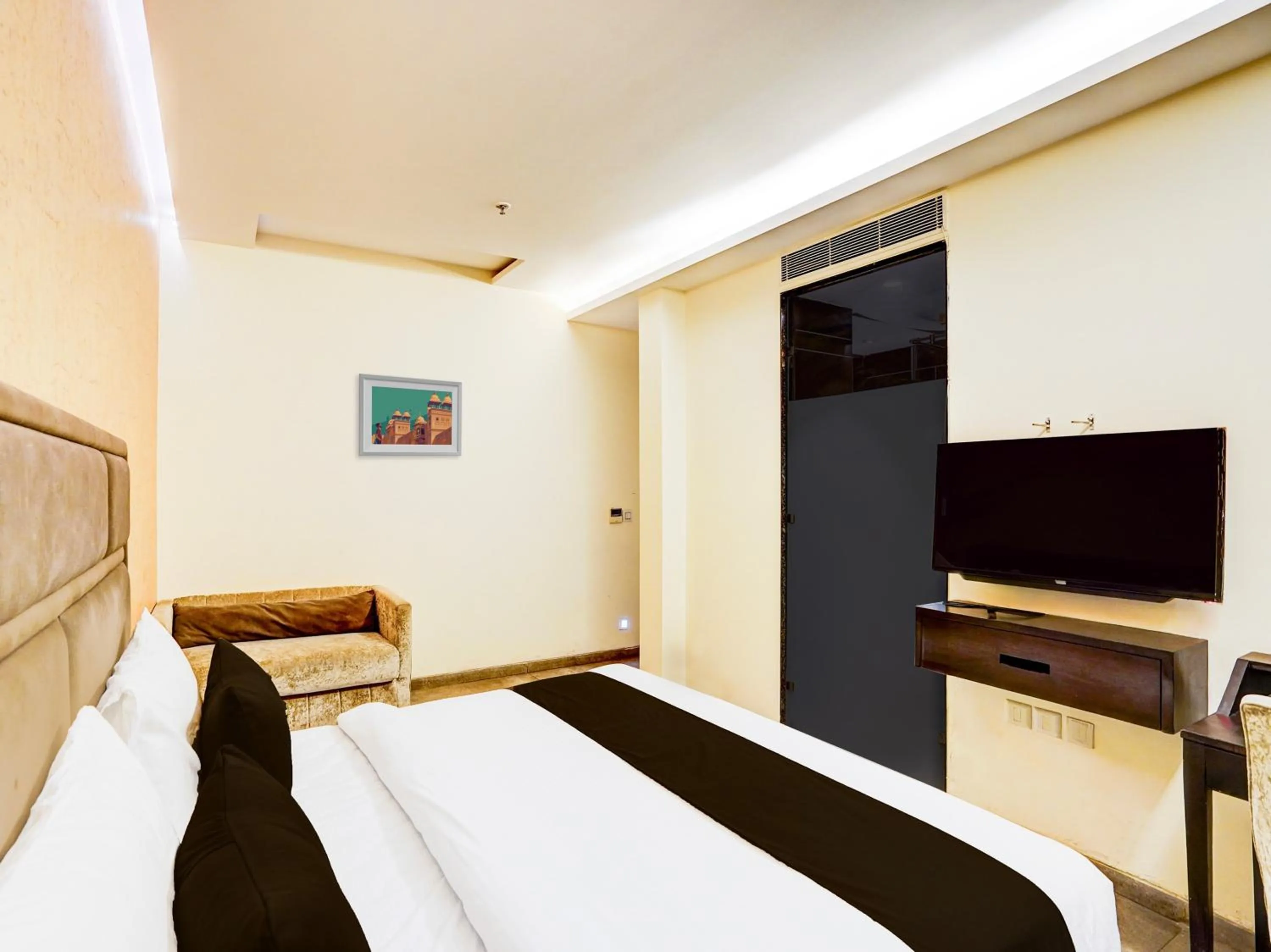 Bedroom, Bed in Townhouse Pitampura West Enclave