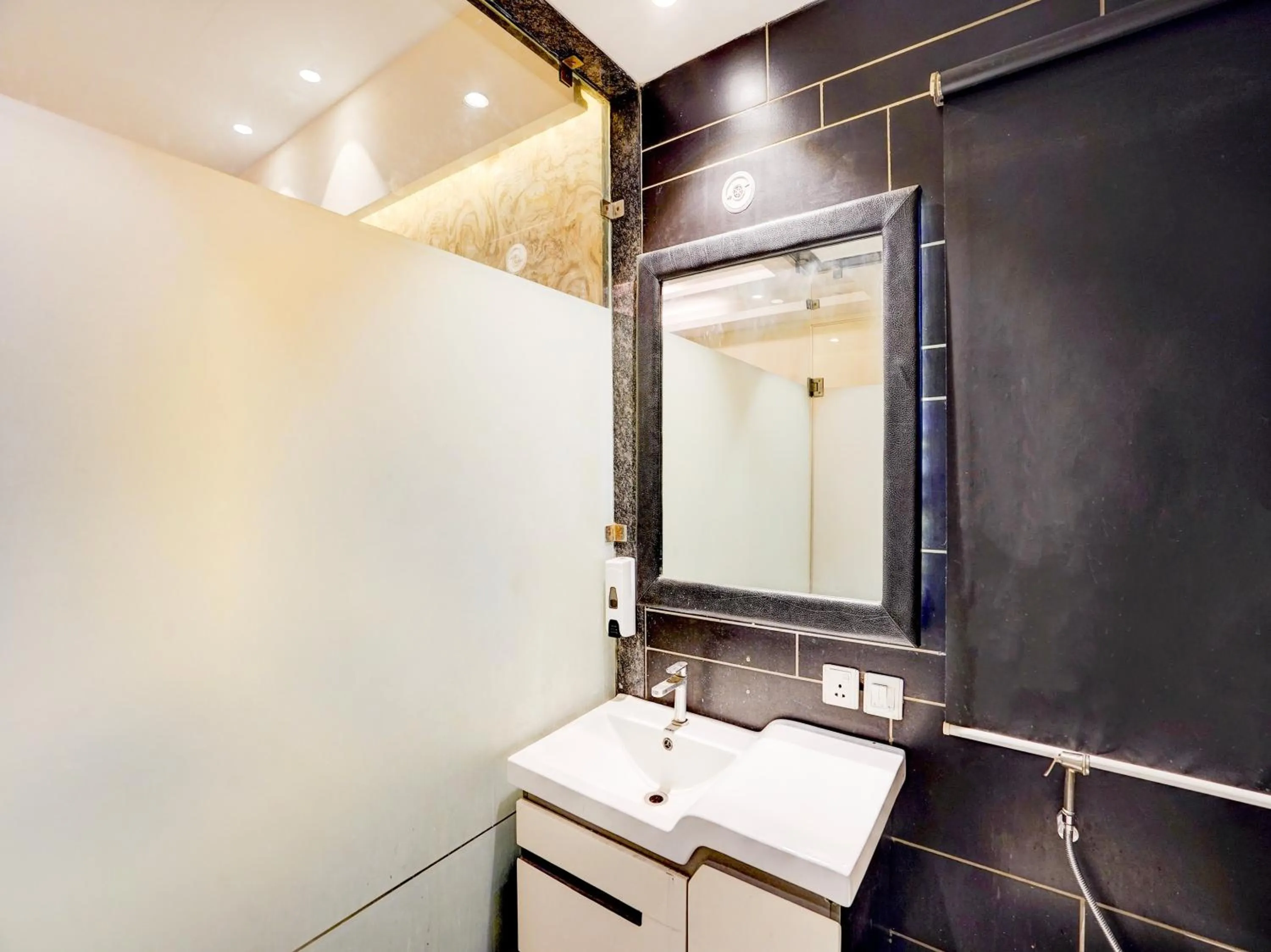 Bathroom in Townhouse Pitampura West Enclave