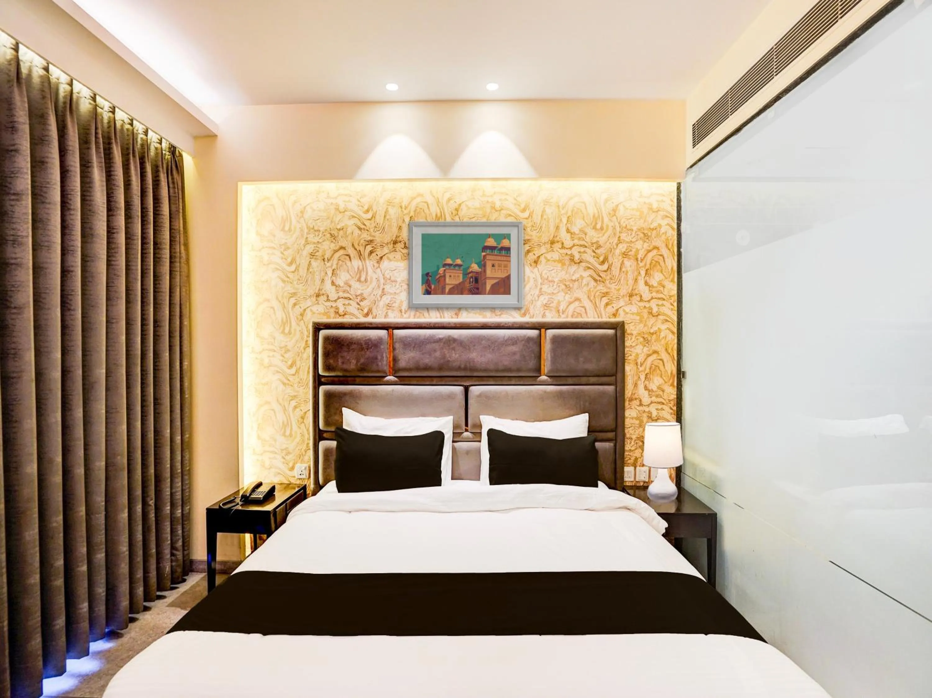 Bedroom, Bed in Townhouse Pitampura West Enclave