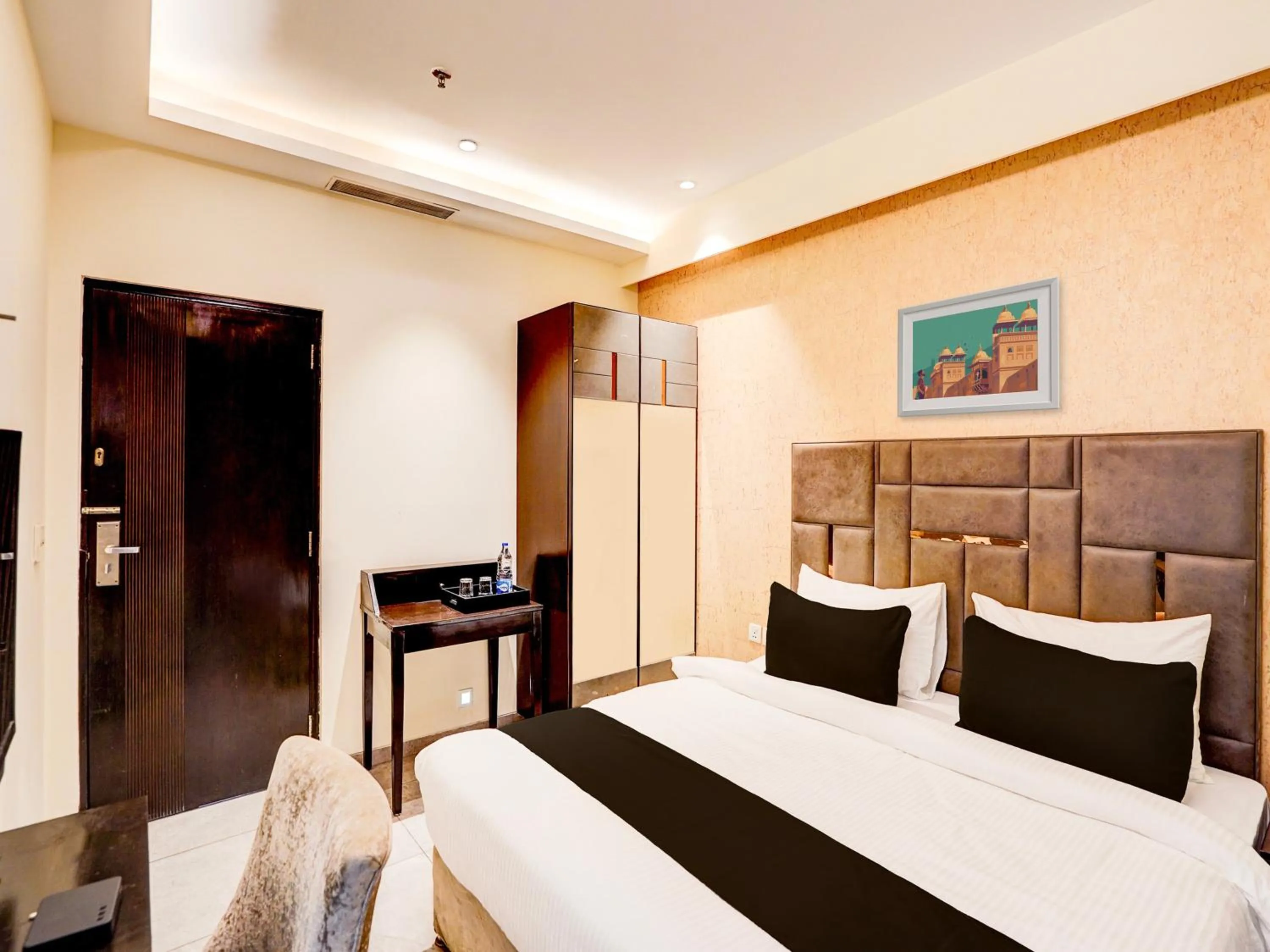 Bedroom, Bed in Townhouse Pitampura West Enclave