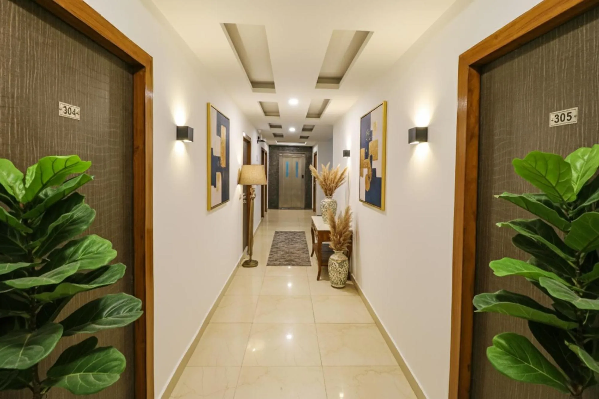 Lobby or reception in FabHotel Dolphin International - Nr IGI Airport New Delhi