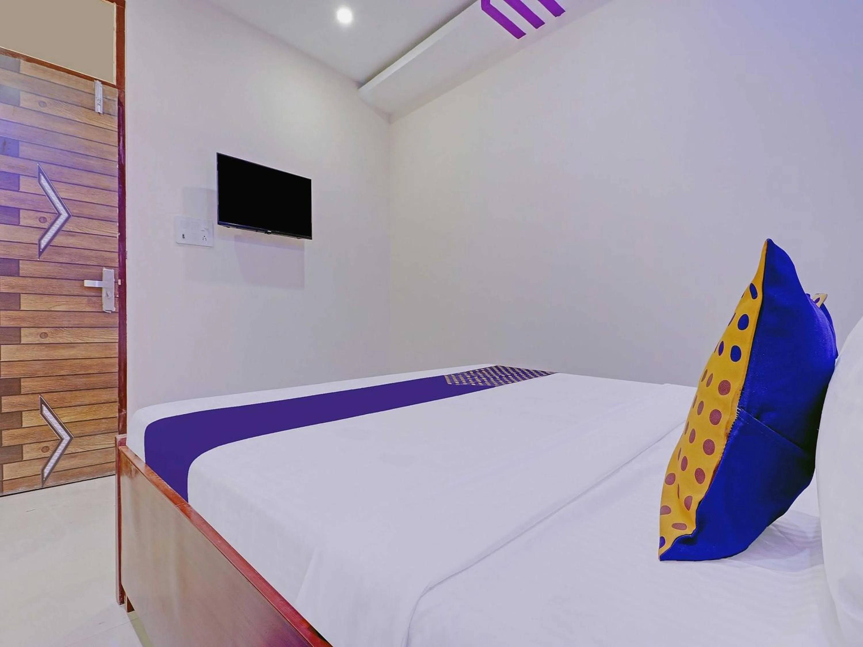 Bedroom, Bed in Hotel O Redison inn