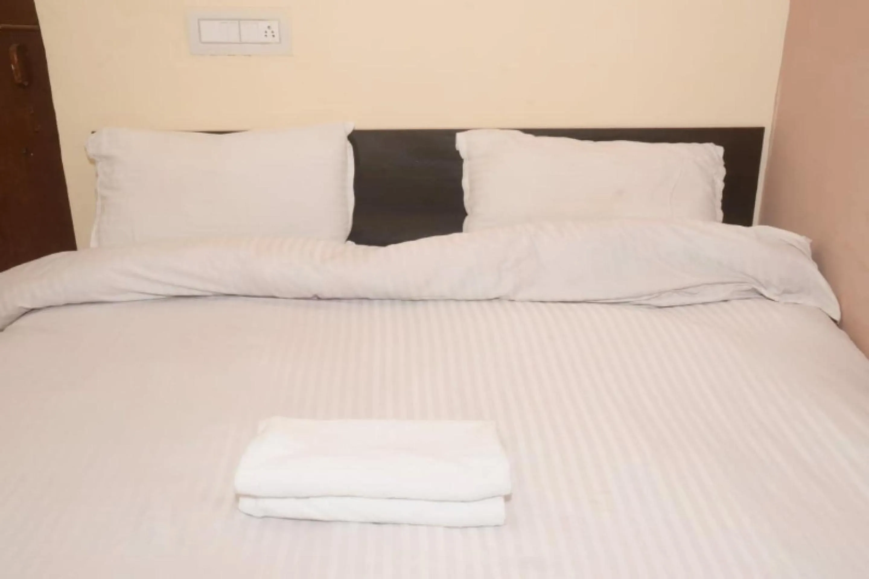 Bedroom, Bed in SPOT ON Hotel Abhinandan