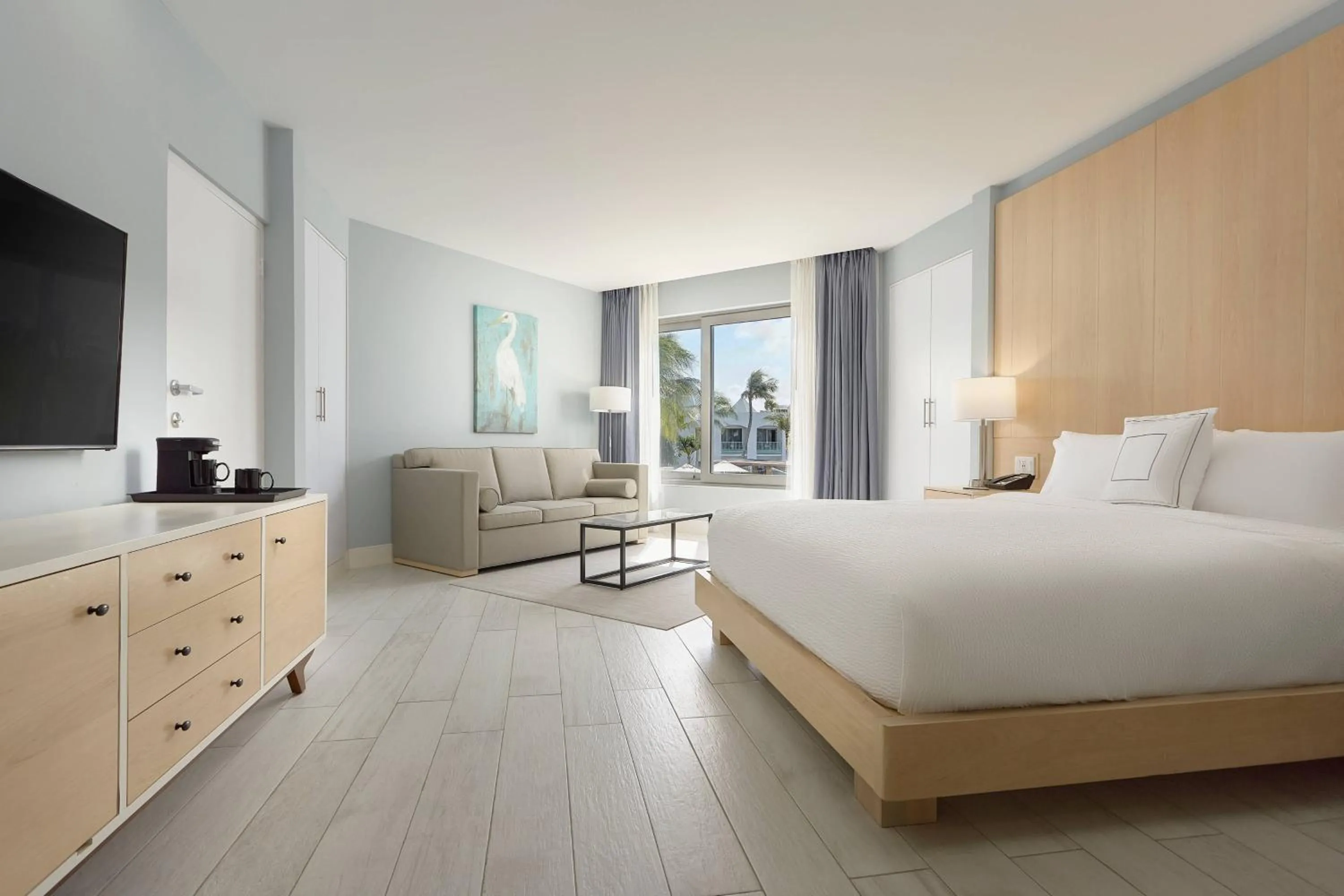 Photo of the whole room, Bed in Courtyard by Marriott Aruba Resort