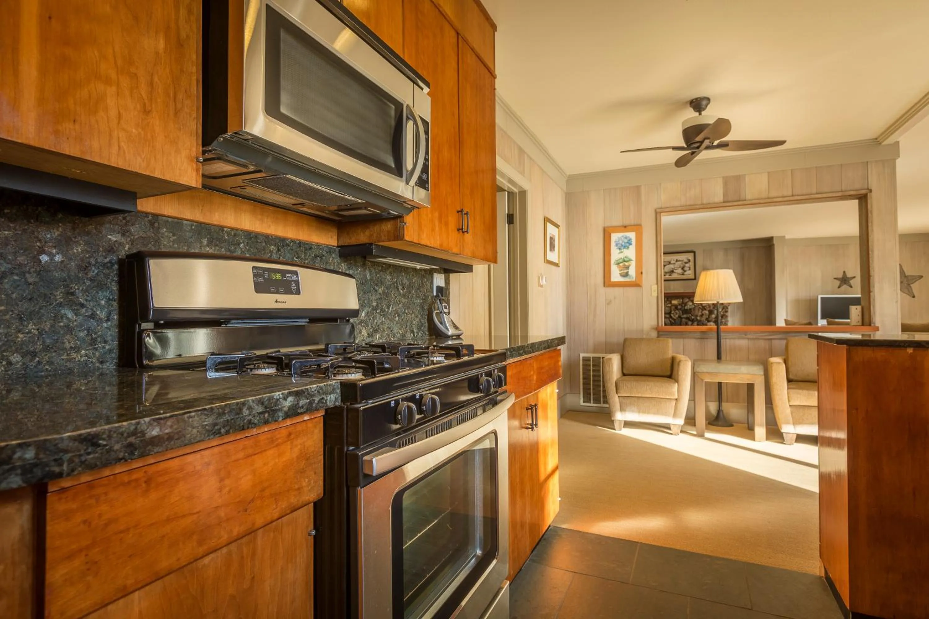 Kitchen or kitchenette in Heritage House Resort & Spa
