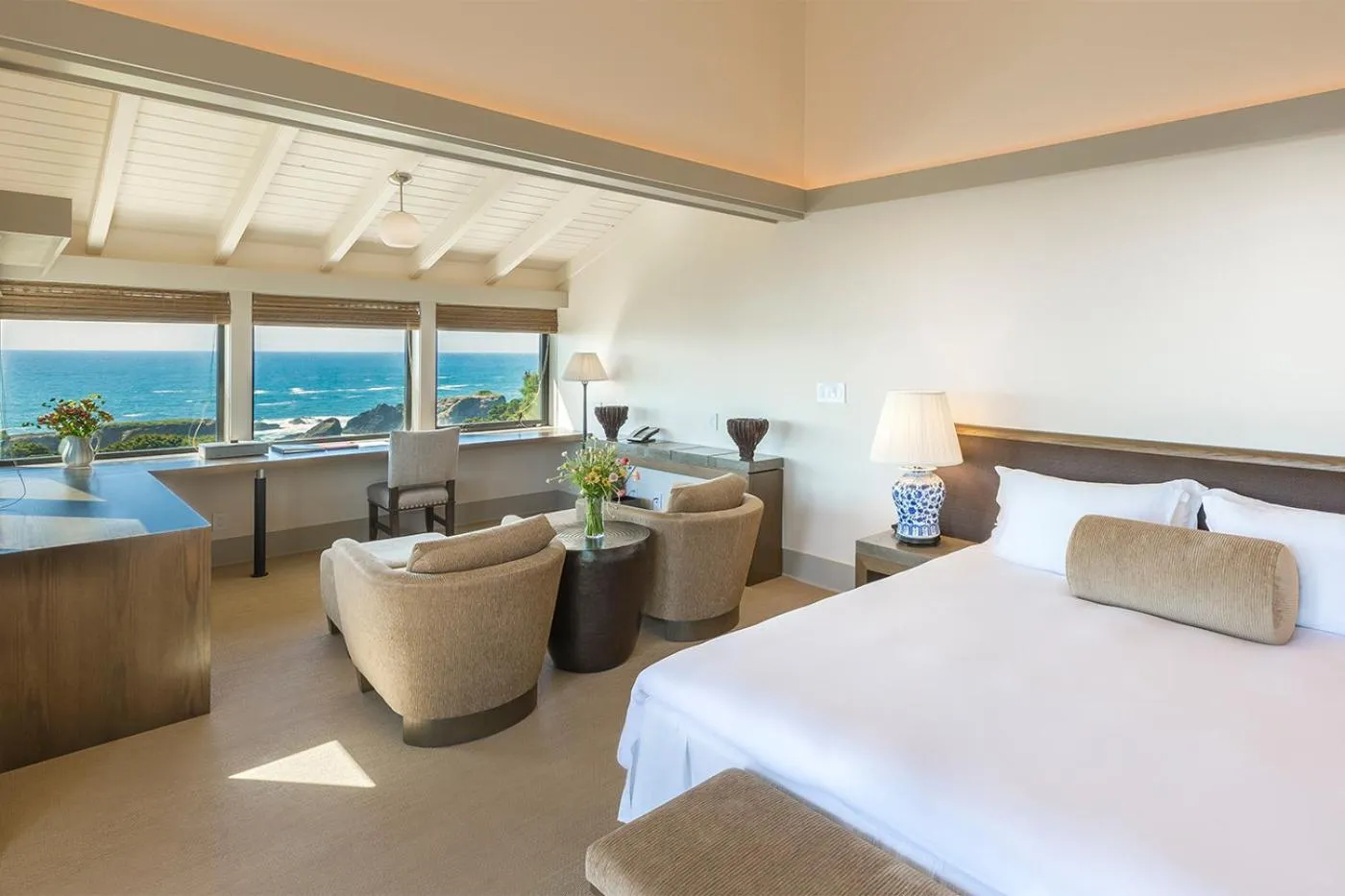 Bed in Heritage House Resort & Spa