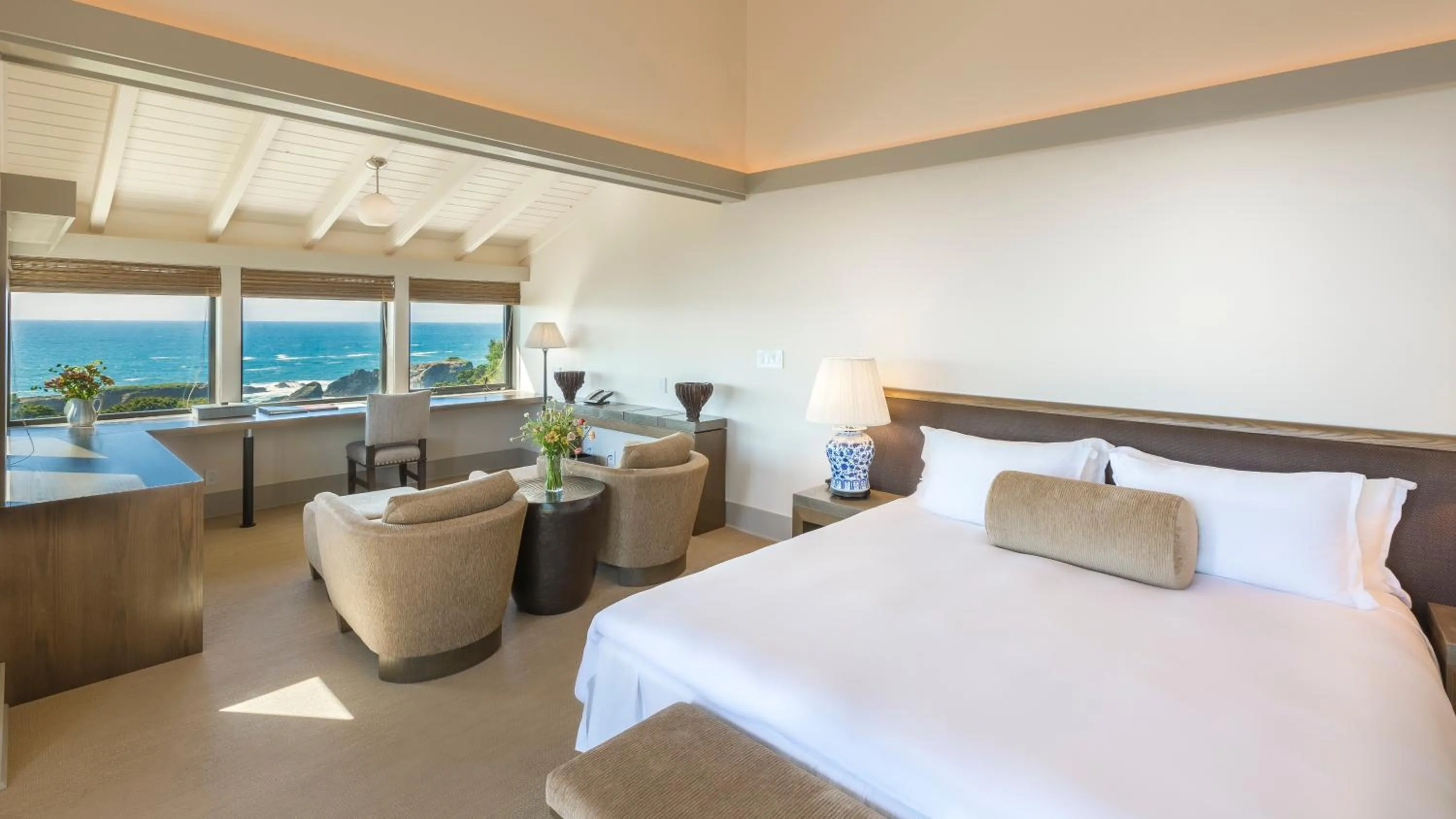 Photo of the whole room, Bed in Heritage House Resort & Spa