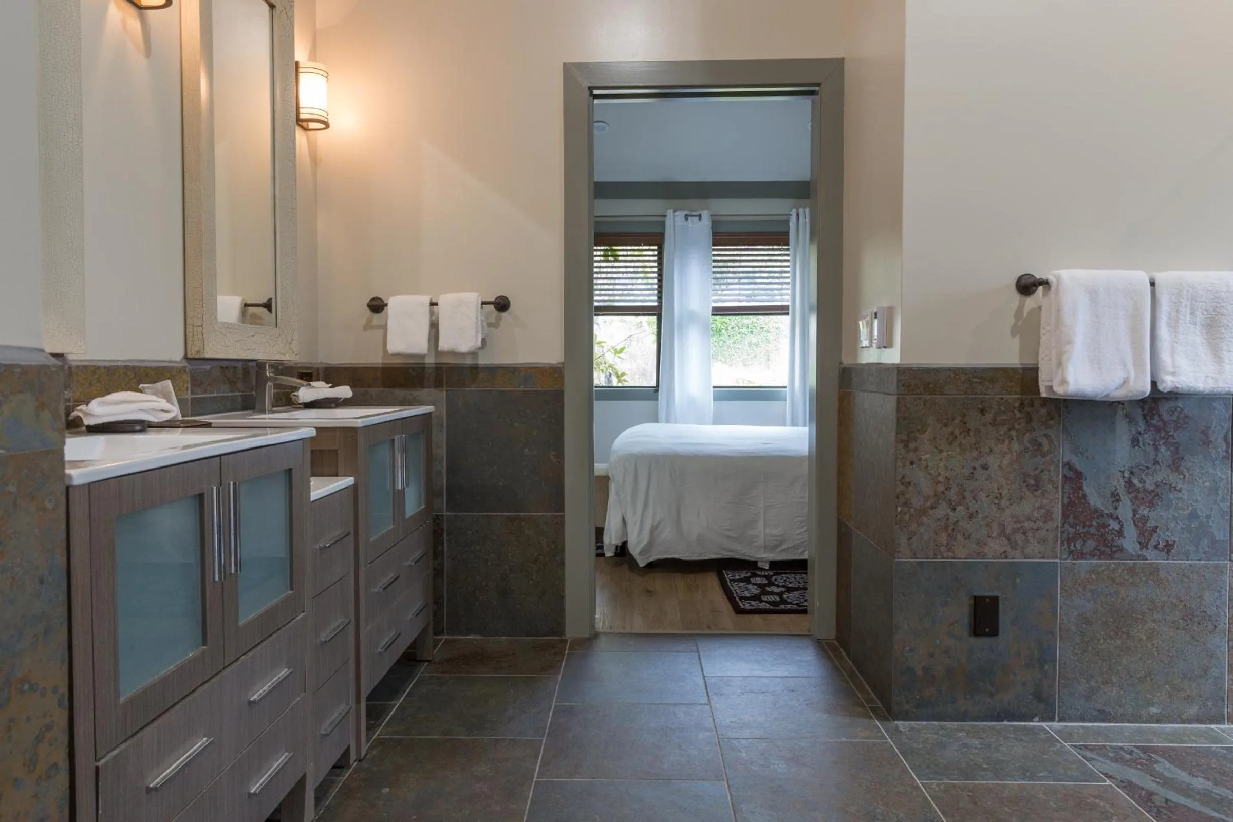 Bed in Heritage House Resort & Spa