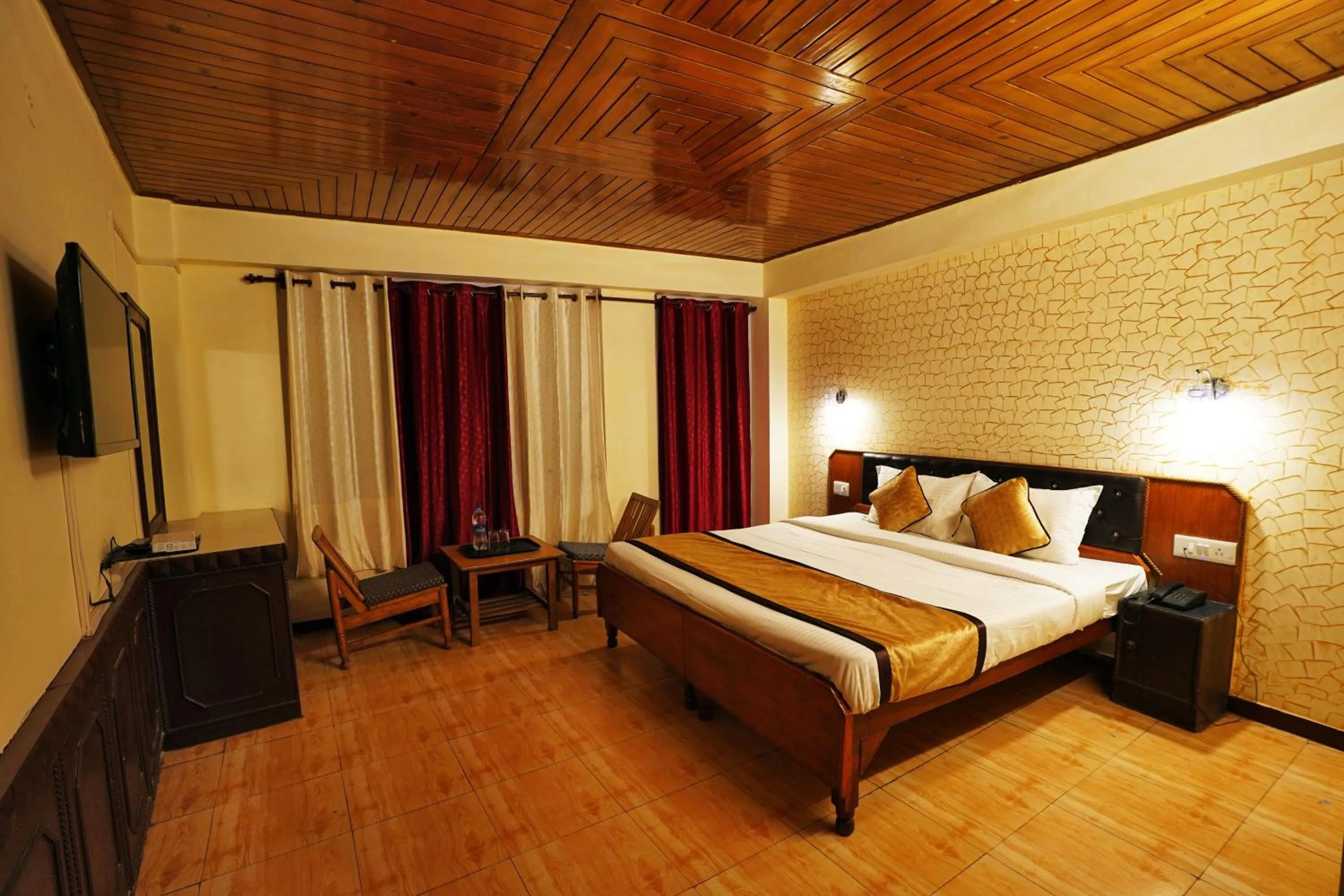 Bedroom, Bed in Hotel Atithi Mall Road
