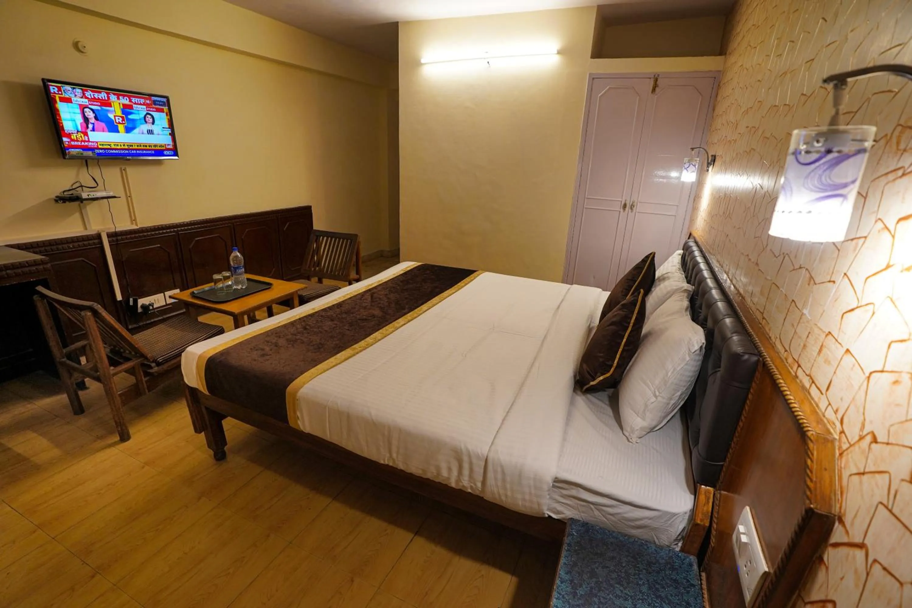 Bed in Hotel Atithi Mall Road