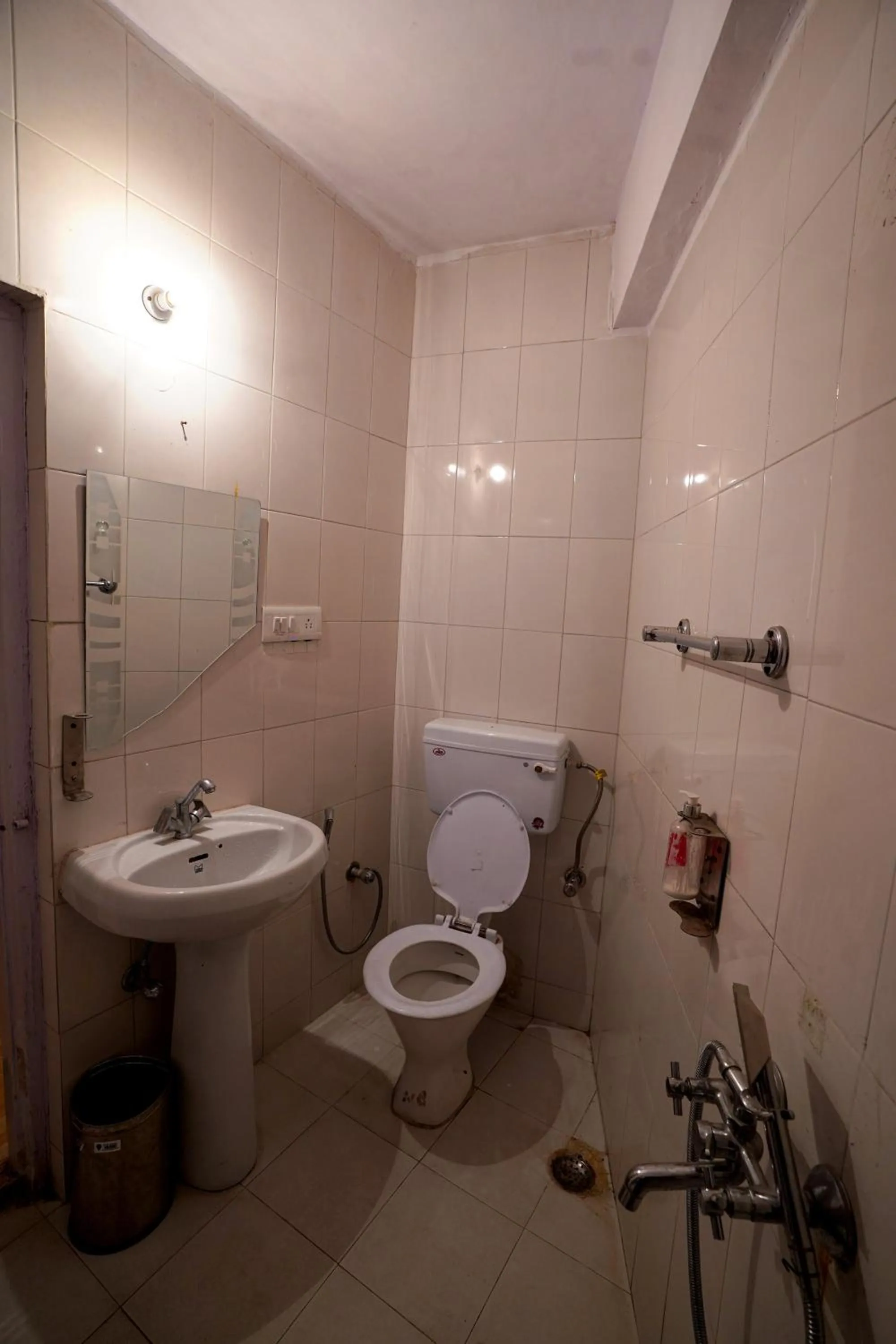 Toilet in Hotel Atithi Mall Road