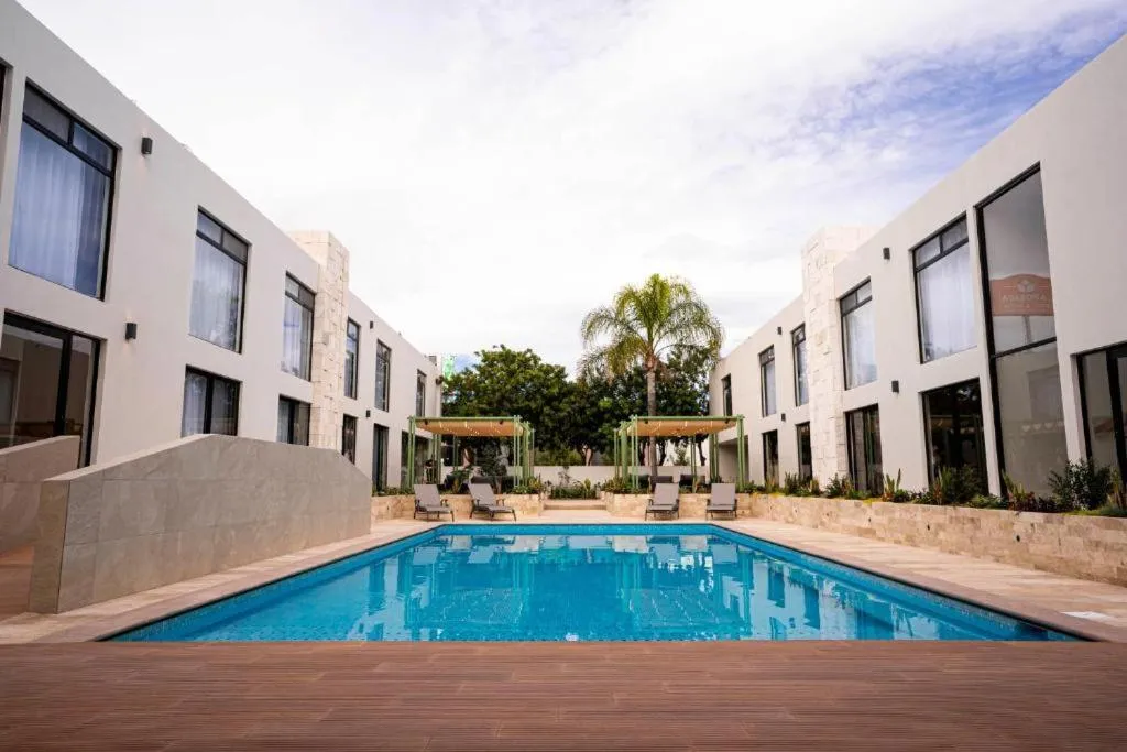 Swimming pool in La Posada Hotel y Suites