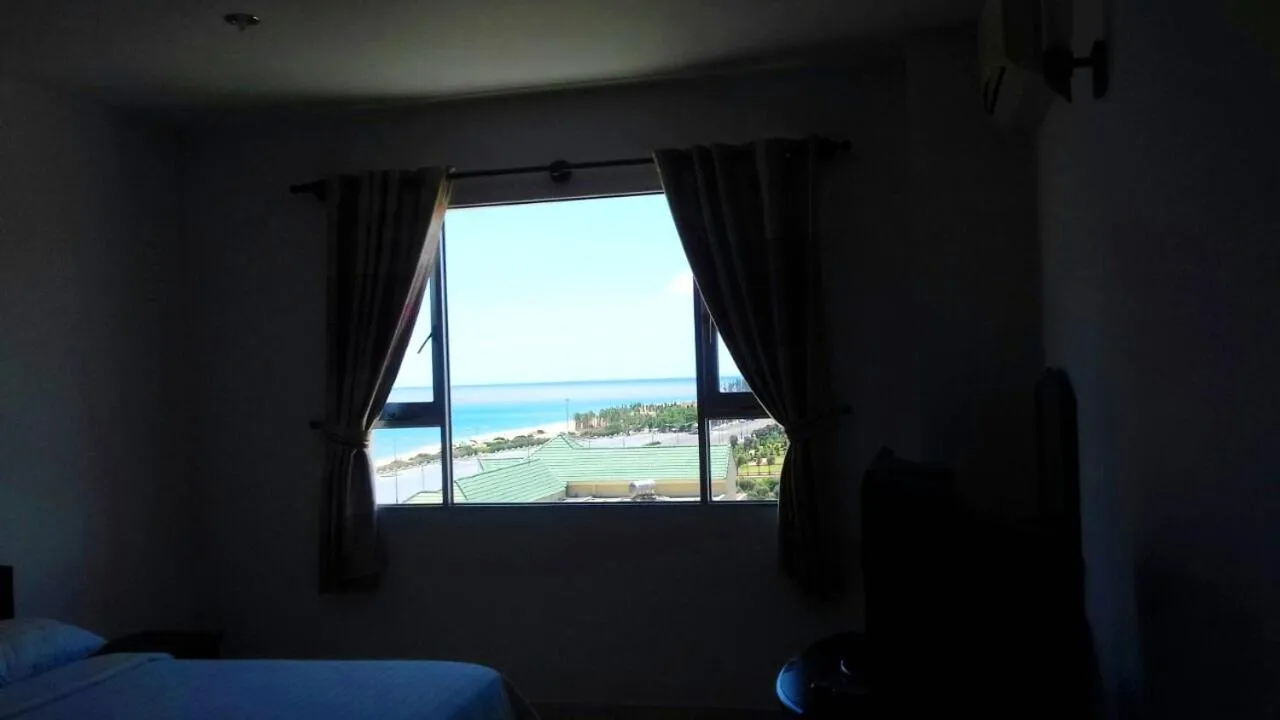 Bed in Long Beach Hotel