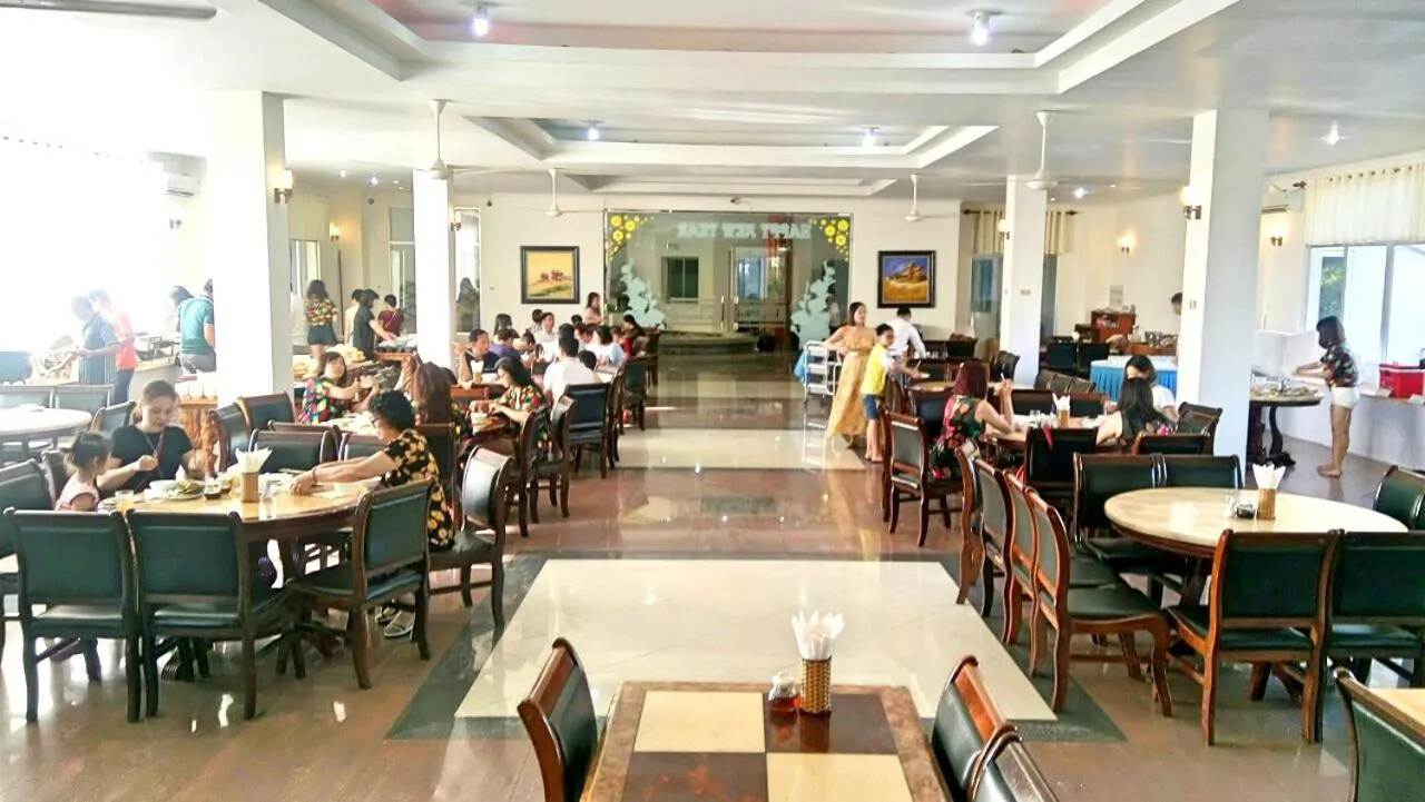 Breakfast in Long Beach Hotel