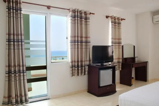 Photo of the whole room, Bed in Long Beach Hotel