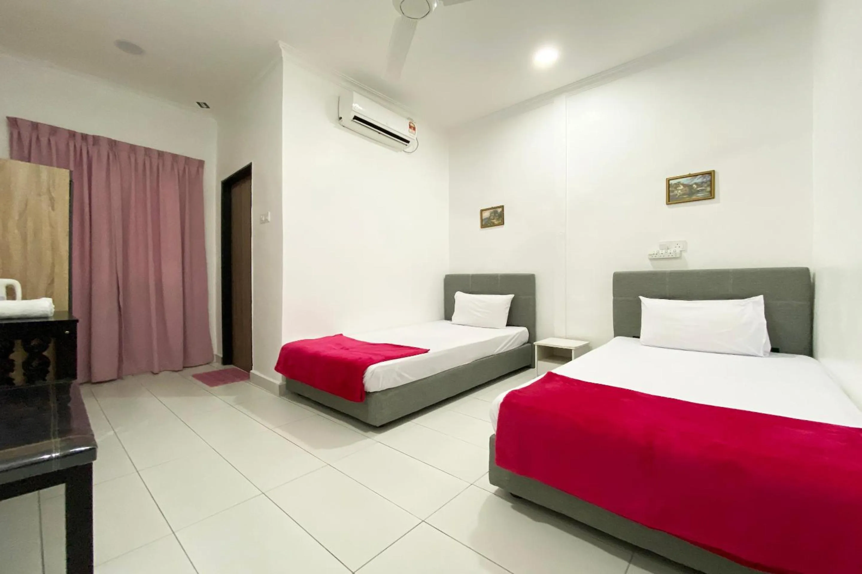 Bedroom, Bed in Hotel O Dh Residence