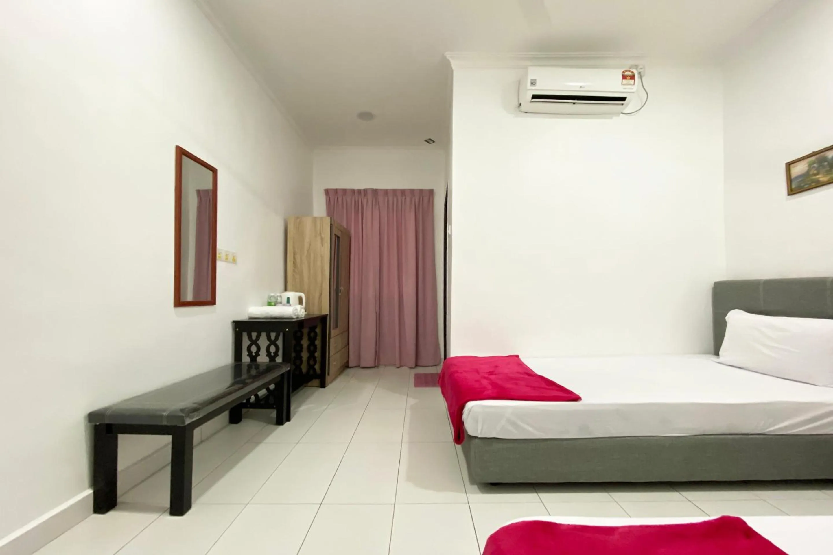 Bedroom, Bed in Hotel O Dh Residence