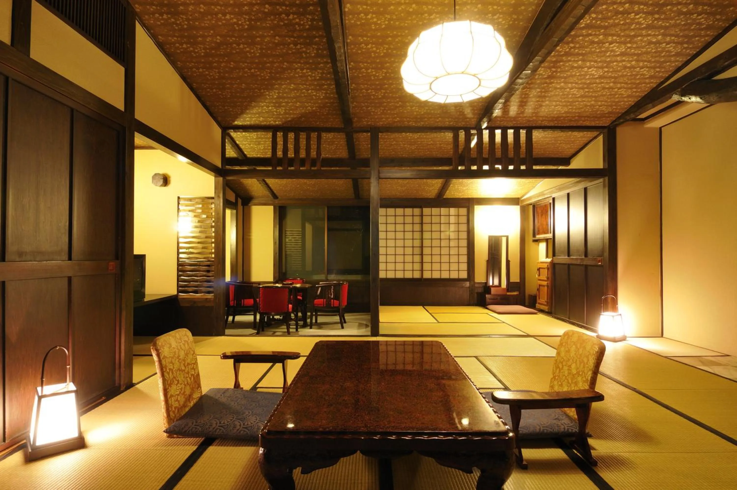 Dining area in Shirakabe