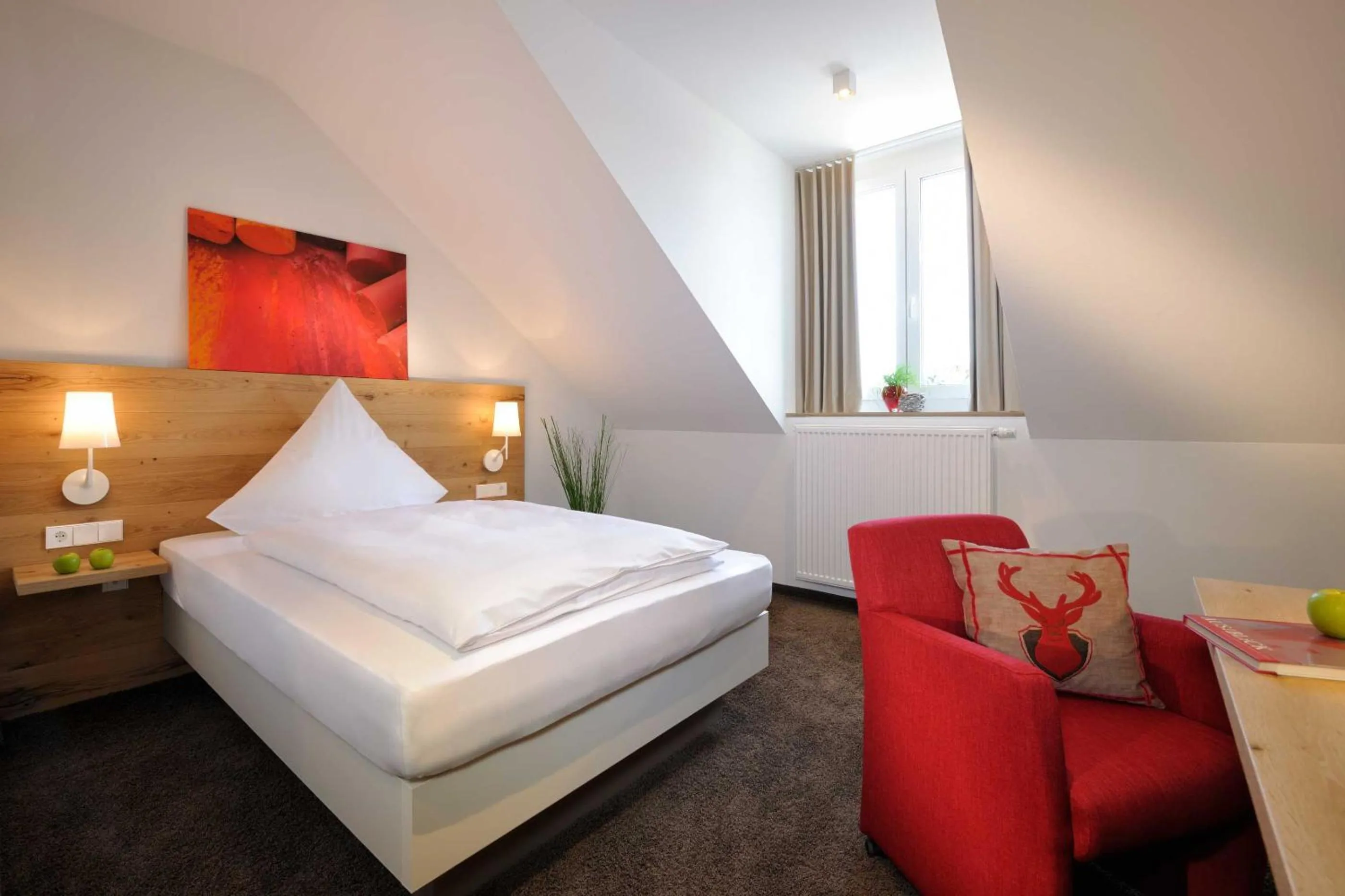 Photo of the whole room, Bed in Hirsch - Das Ellwanger Landhotel