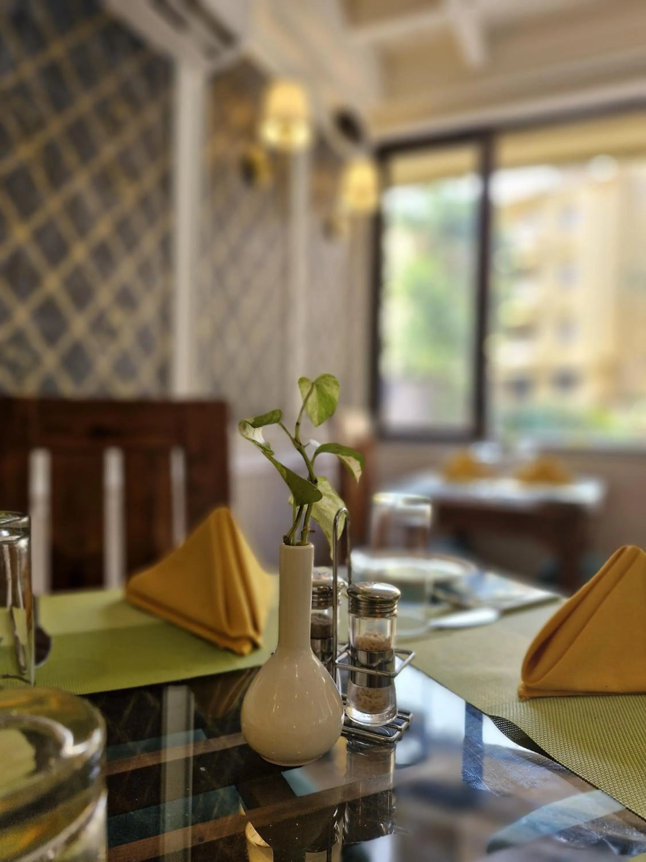 Restaurant/places to eat in Golden Landmark Green Valley Beach Resort