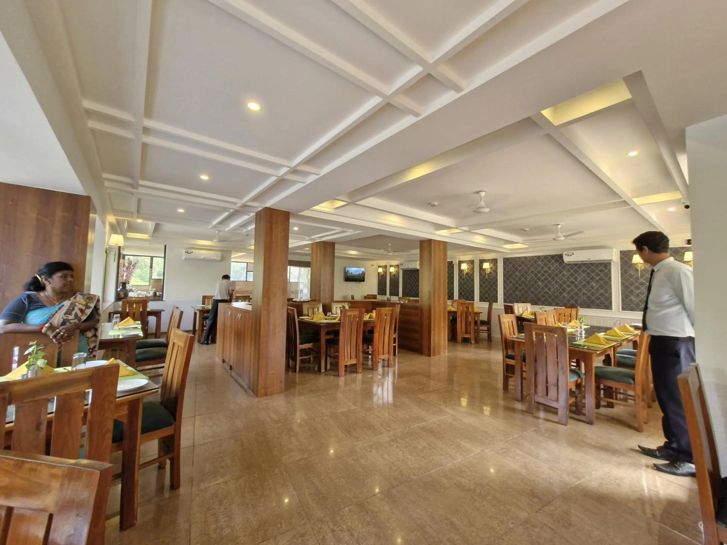 Restaurant/places to eat in Golden Landmark Green Valley Beach Resort