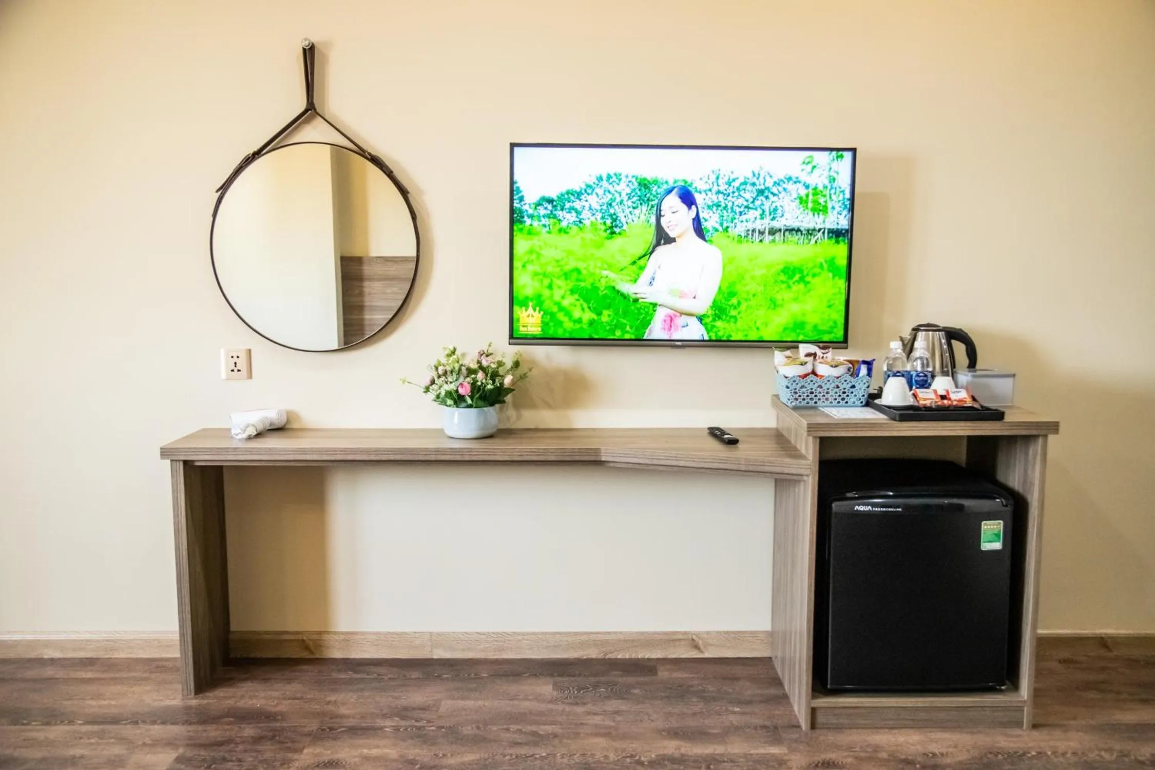 LA MIA Lakeview Hotel