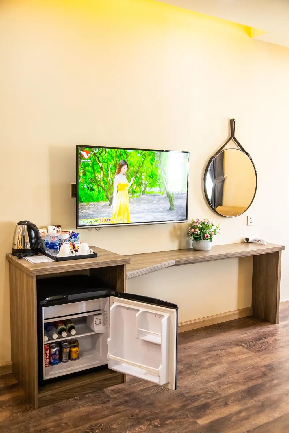 LA MIA Lakeview Hotel