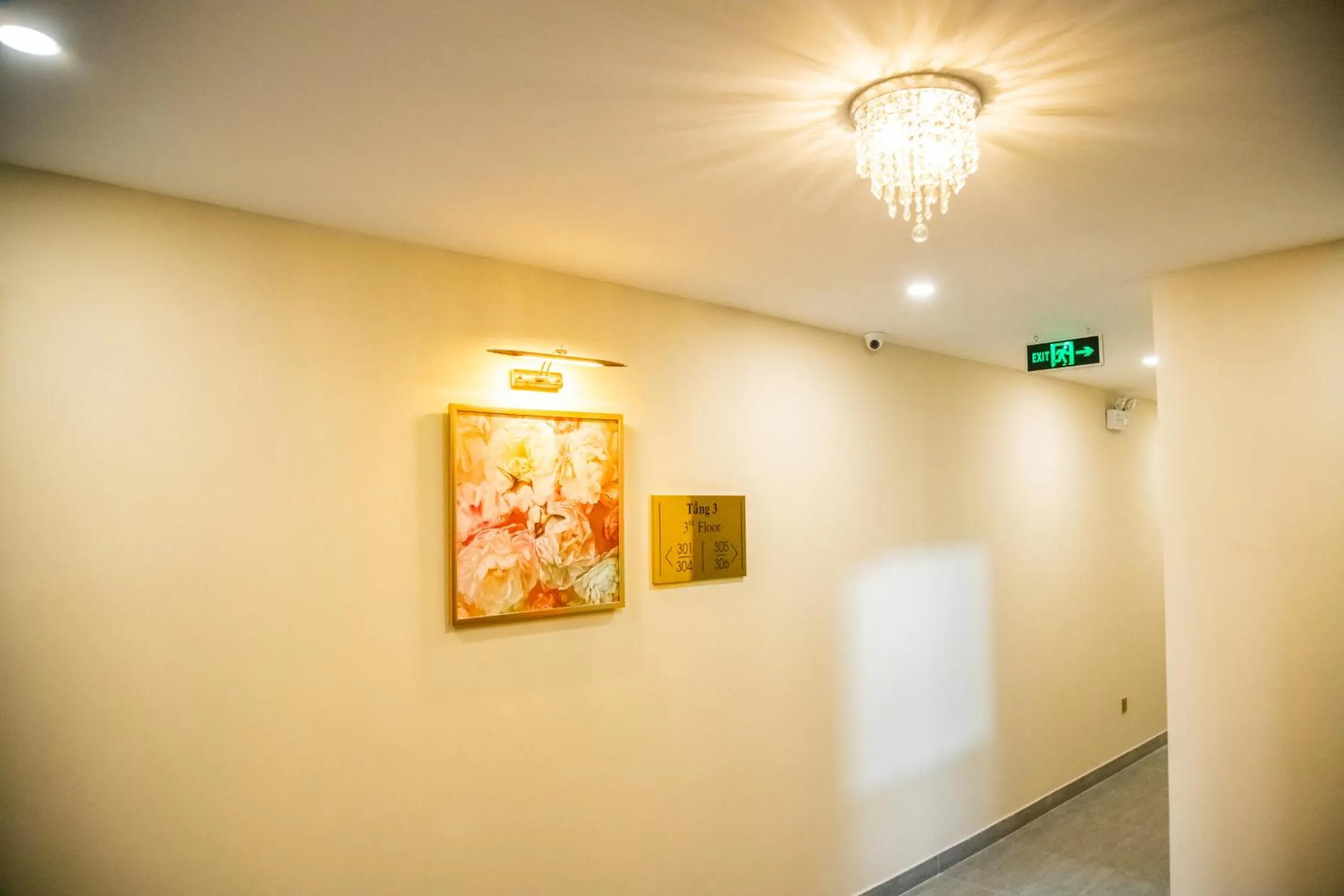 LA MIA Lakeview Hotel