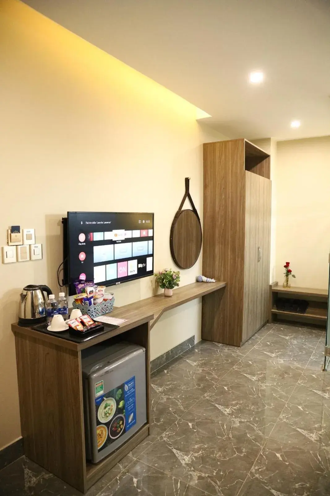 King Room with Lake View in LA MIA Lakeview Hotel King Room with Lake View in LA MIA Lakeview Hotel