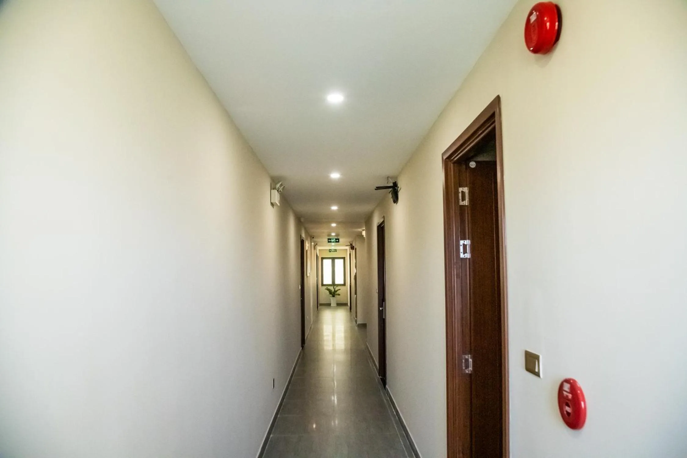 LA MIA Lakeview Hotel