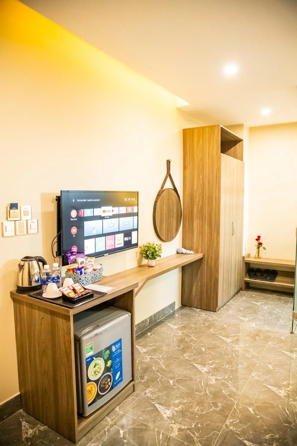 LA MIA Lakeview Hotel