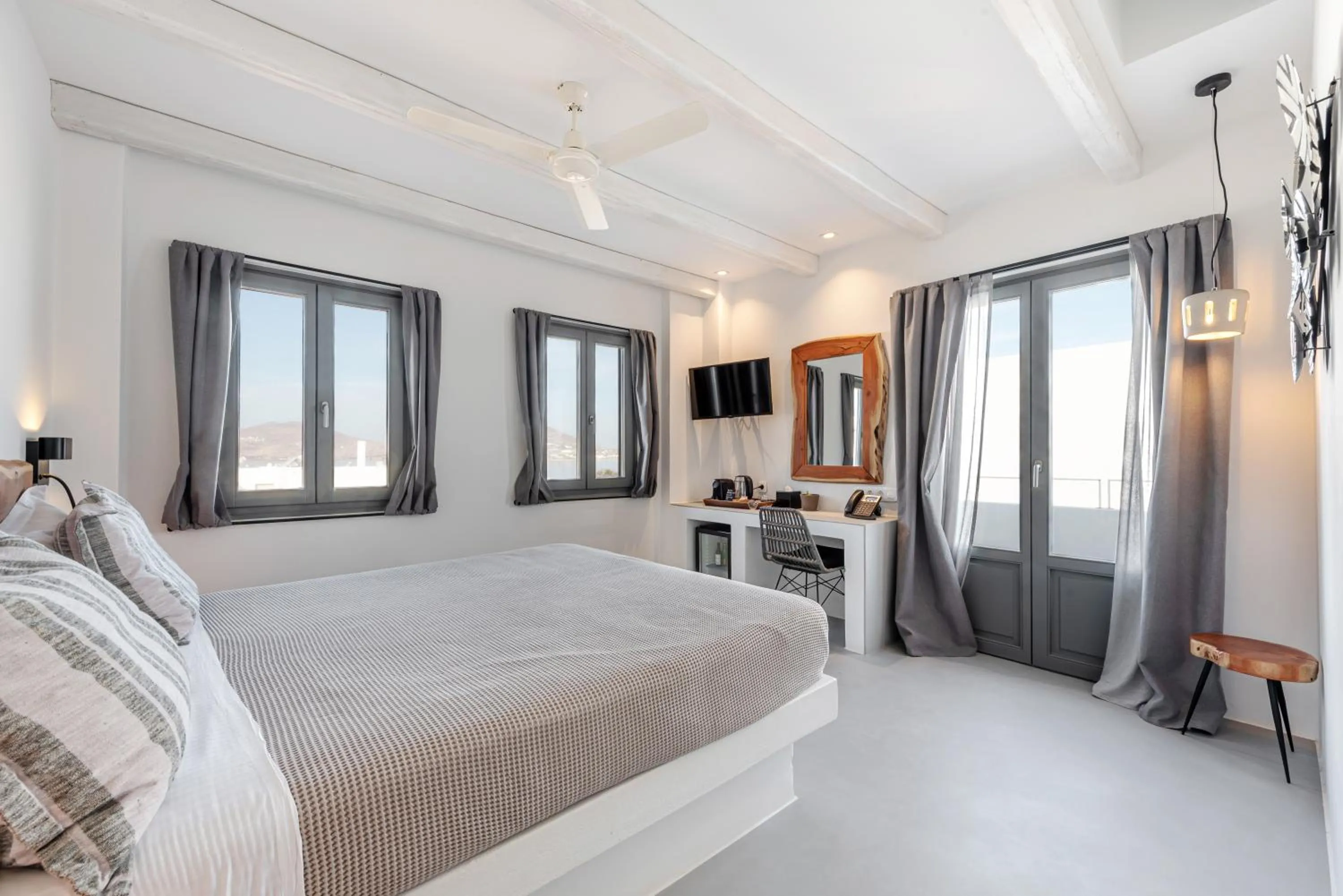 Coffee/tea facilities, Bed in Paros Cape Suites