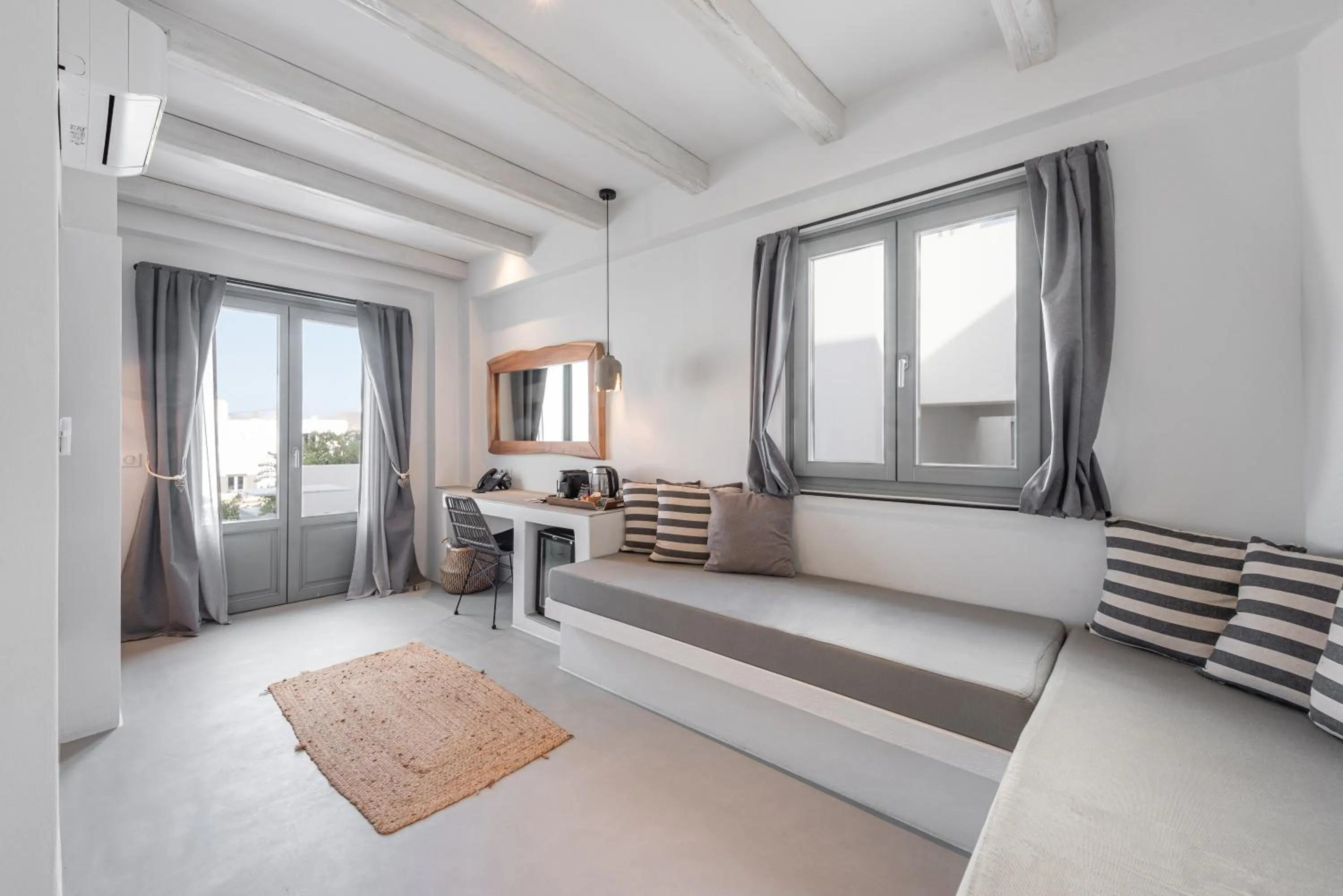 Coffee/tea facilities, Bed in Paros Cape Suites