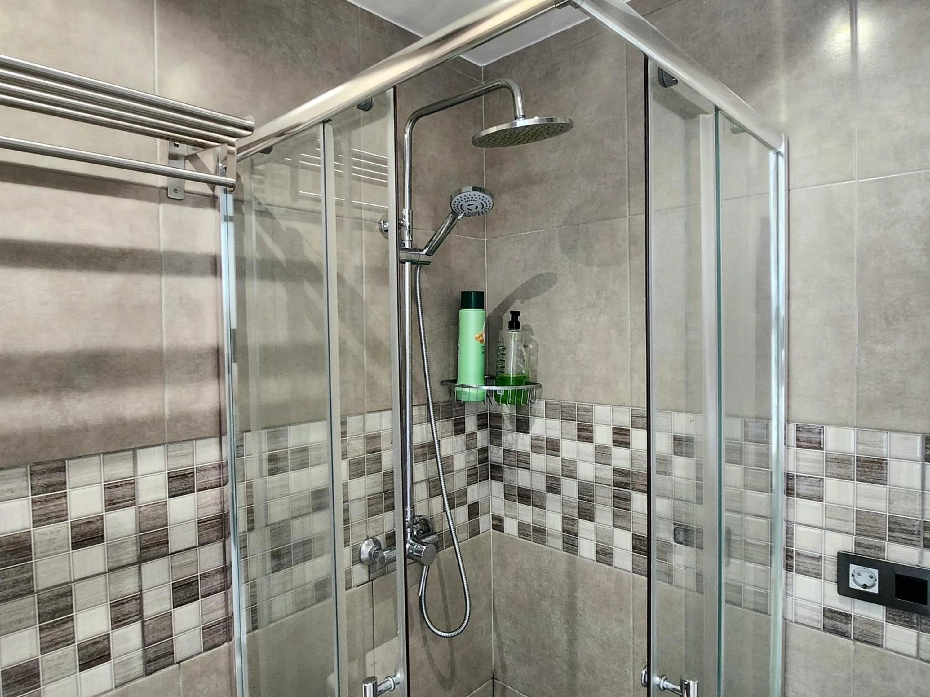 Shower in Salvia BnB, Habitaciones con Banos Privados