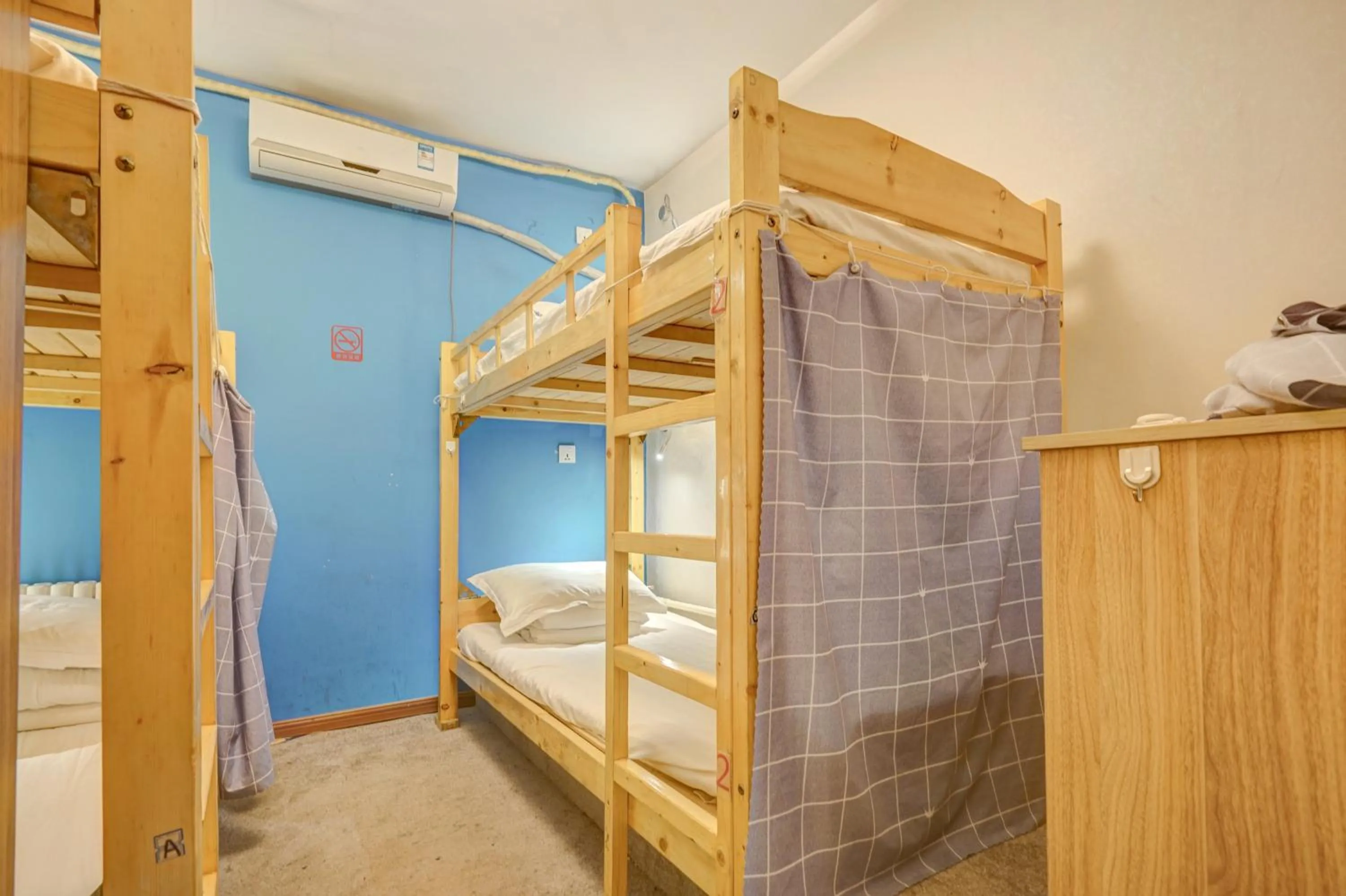 bunk bed, Bed in Harbin Hash International Youth Hostel Harbin West Station