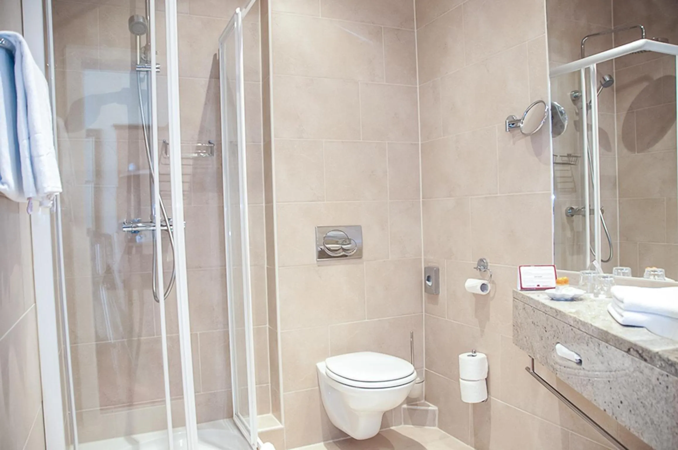 Bathroom in Pension Opera Suites I Self Check In