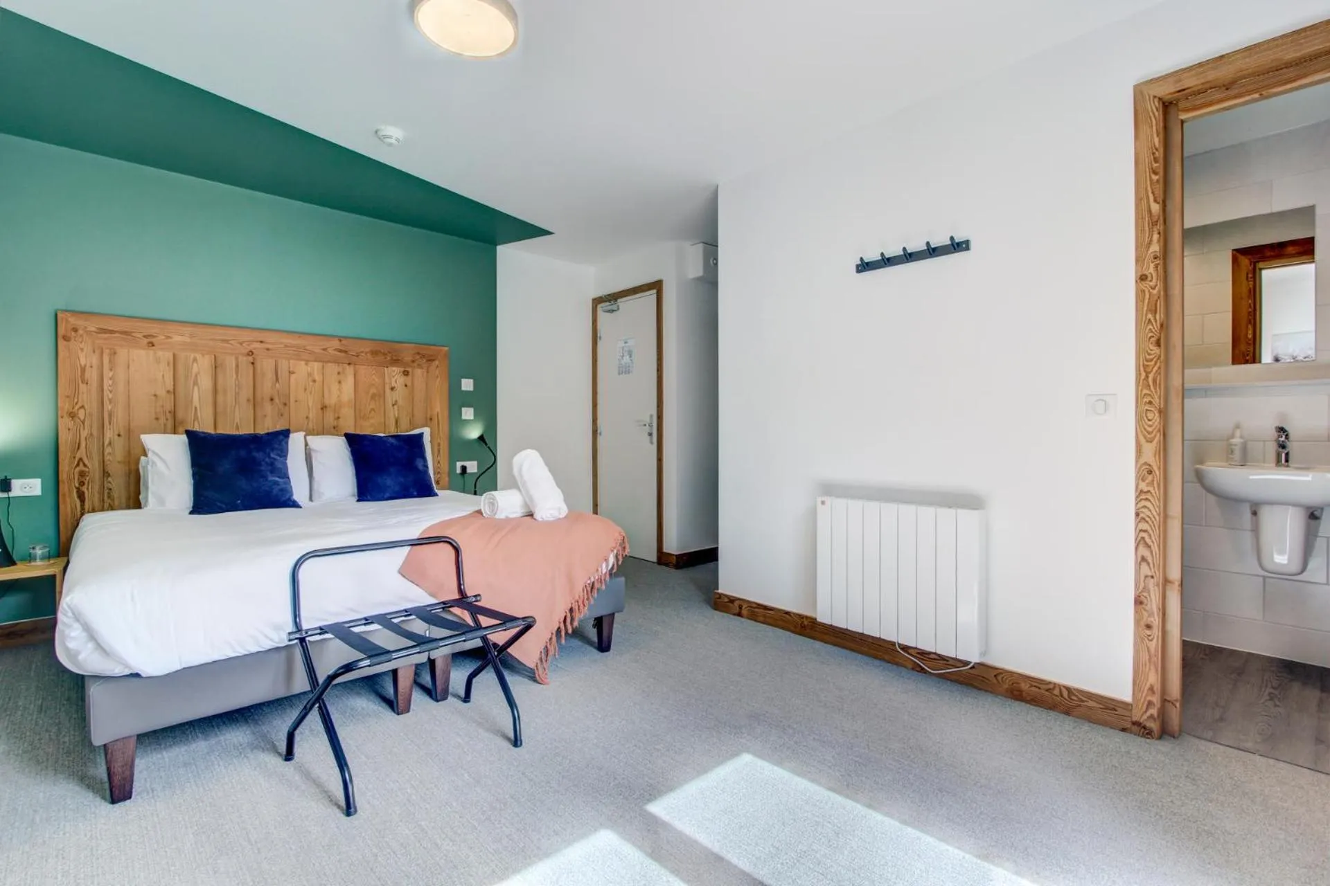 Photo of the whole room, Bed in Hotel Du Lac