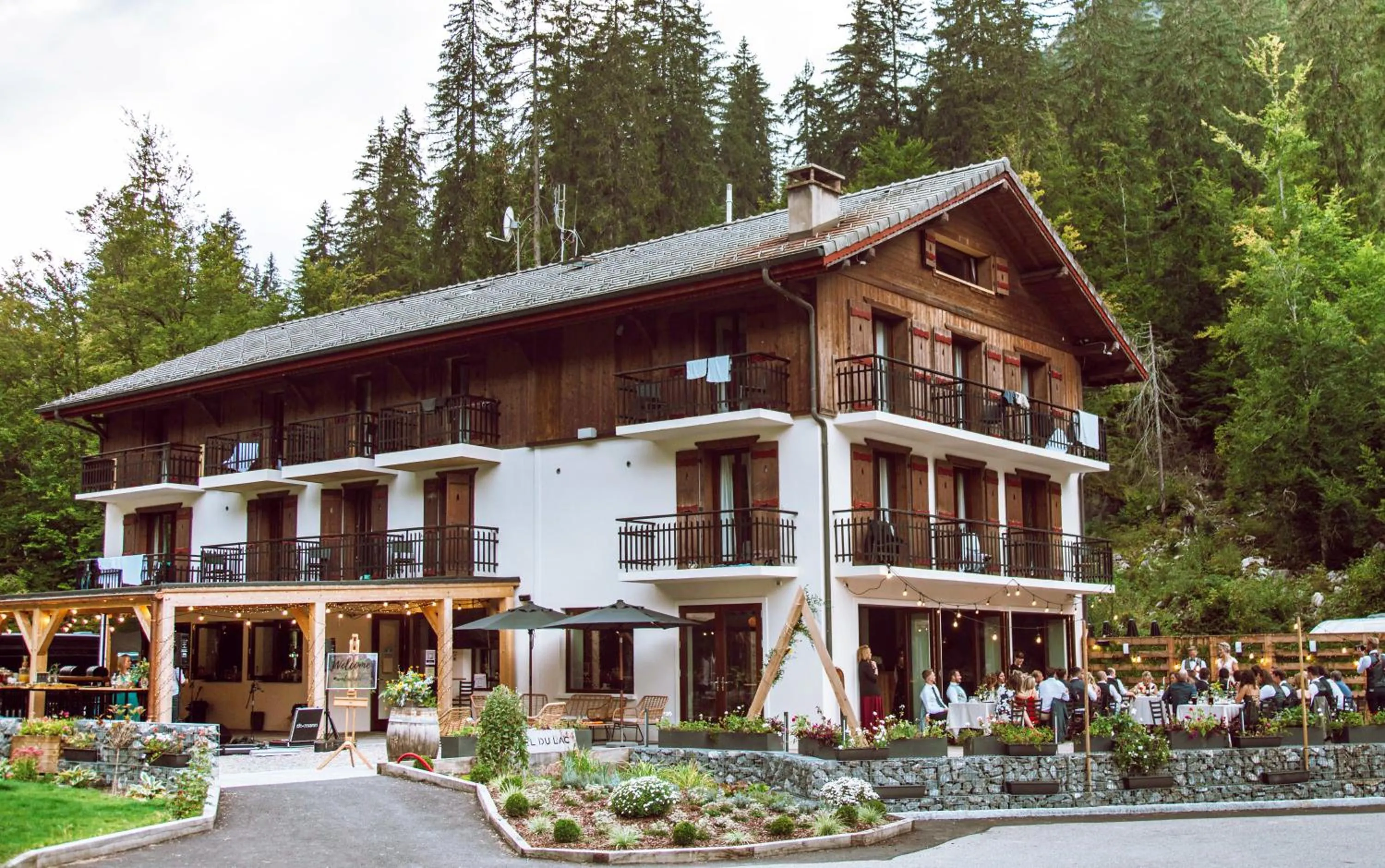 Property building in Hotel Du Lac