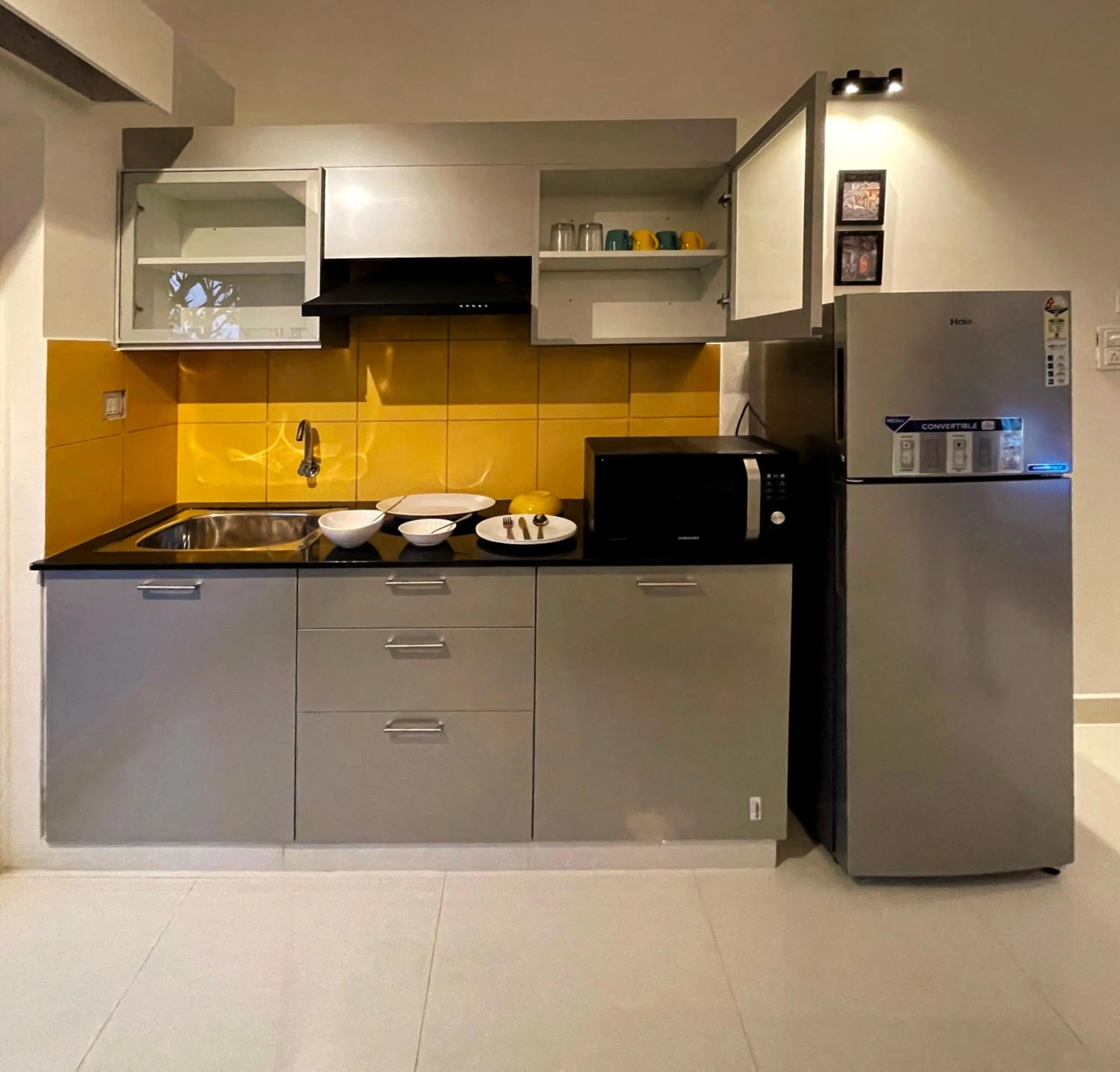 Kitchen or kitchenette in Eiffel Suites - Kammanahalli