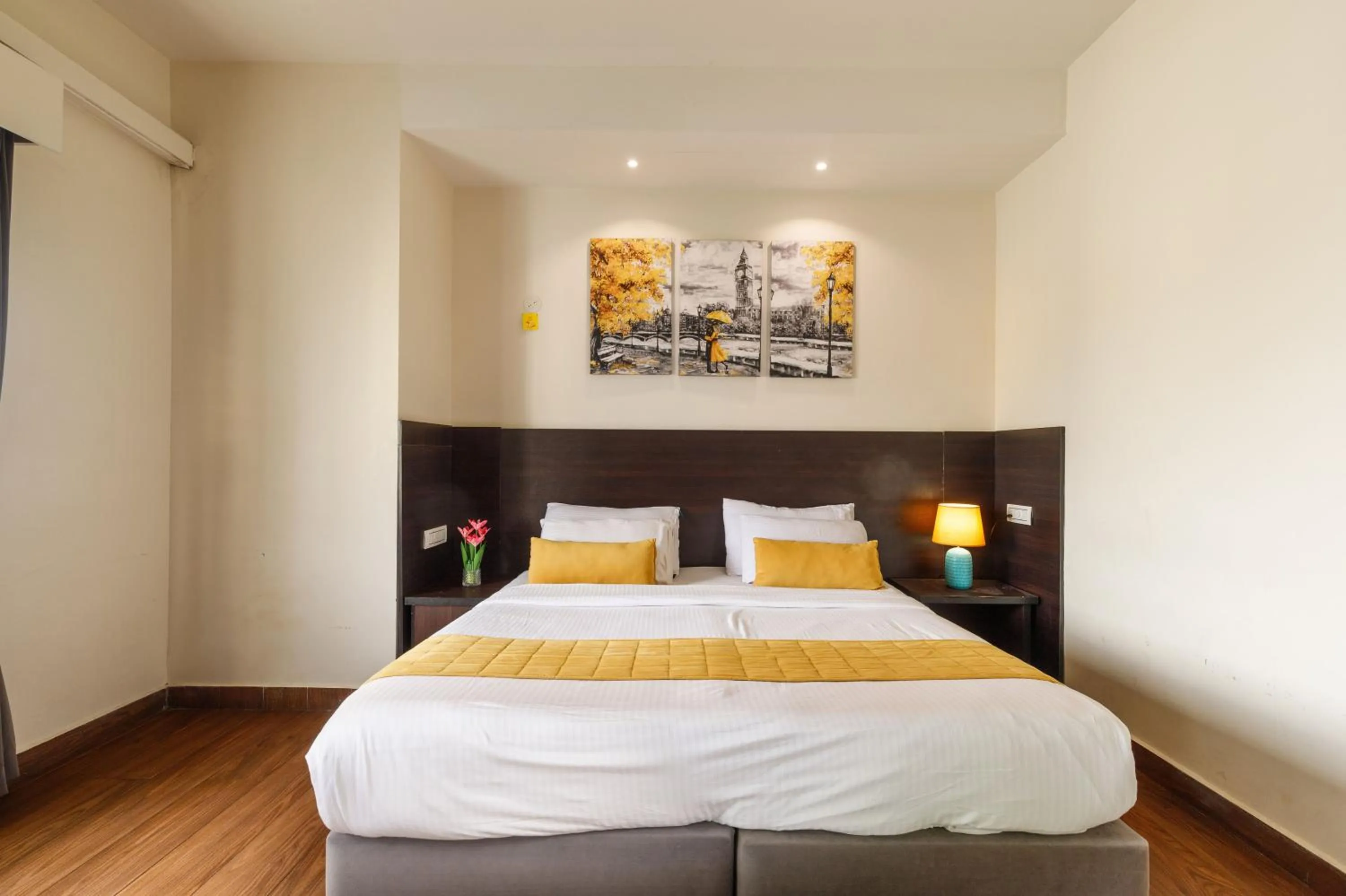 Bed in Eiffel Suites - Kammanahalli
