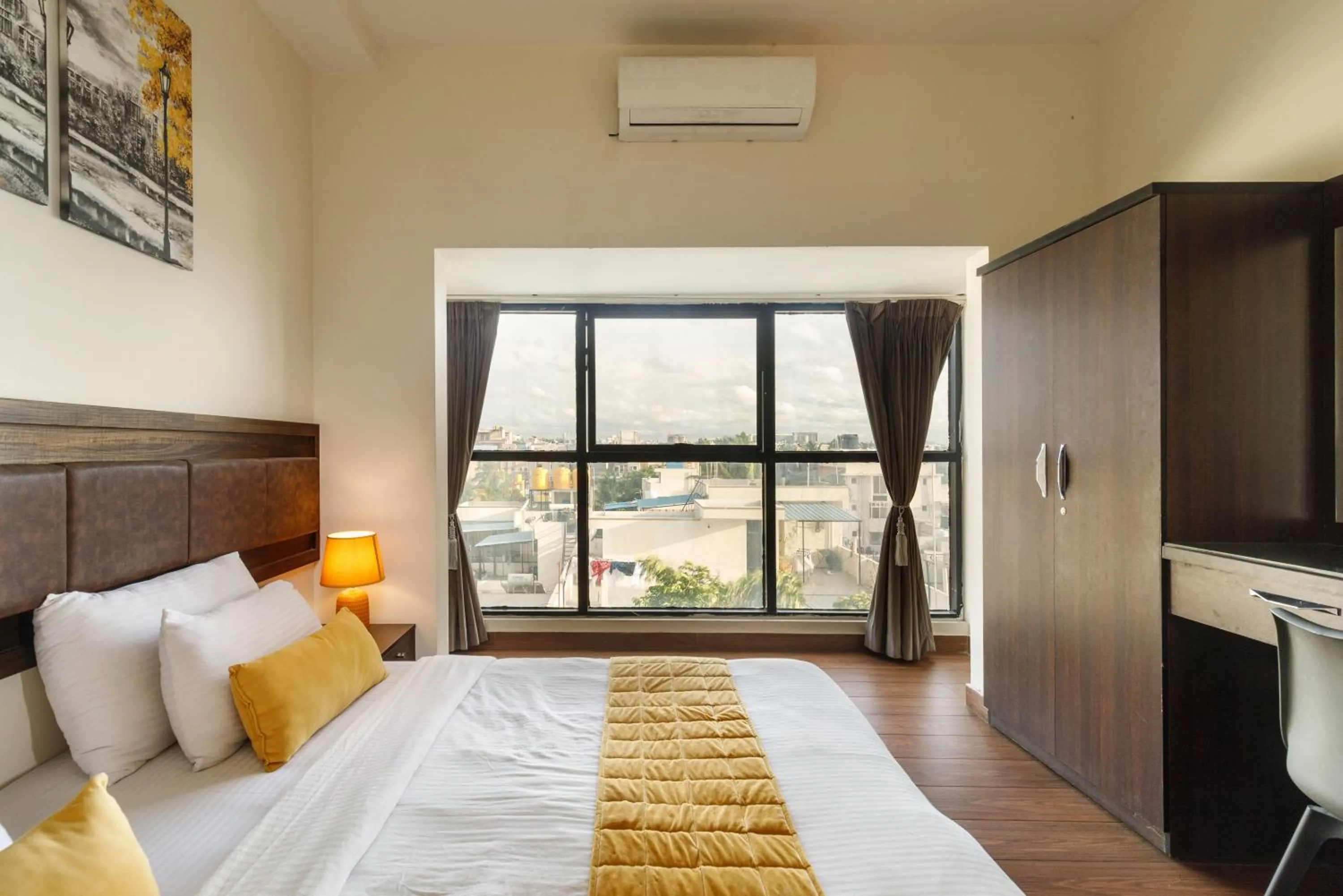 Bed in Eiffel Suites - Kammanahalli