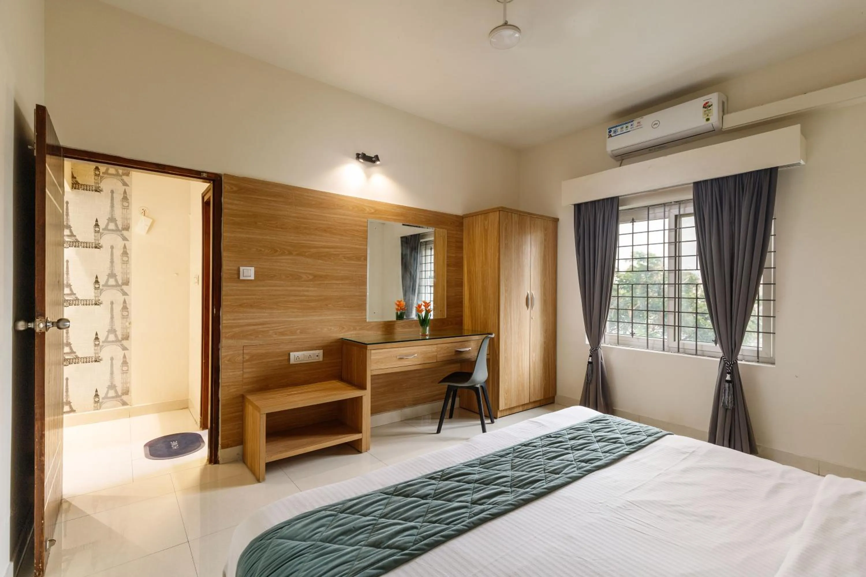 Bed in Eiffel Suites - Kammanahalli