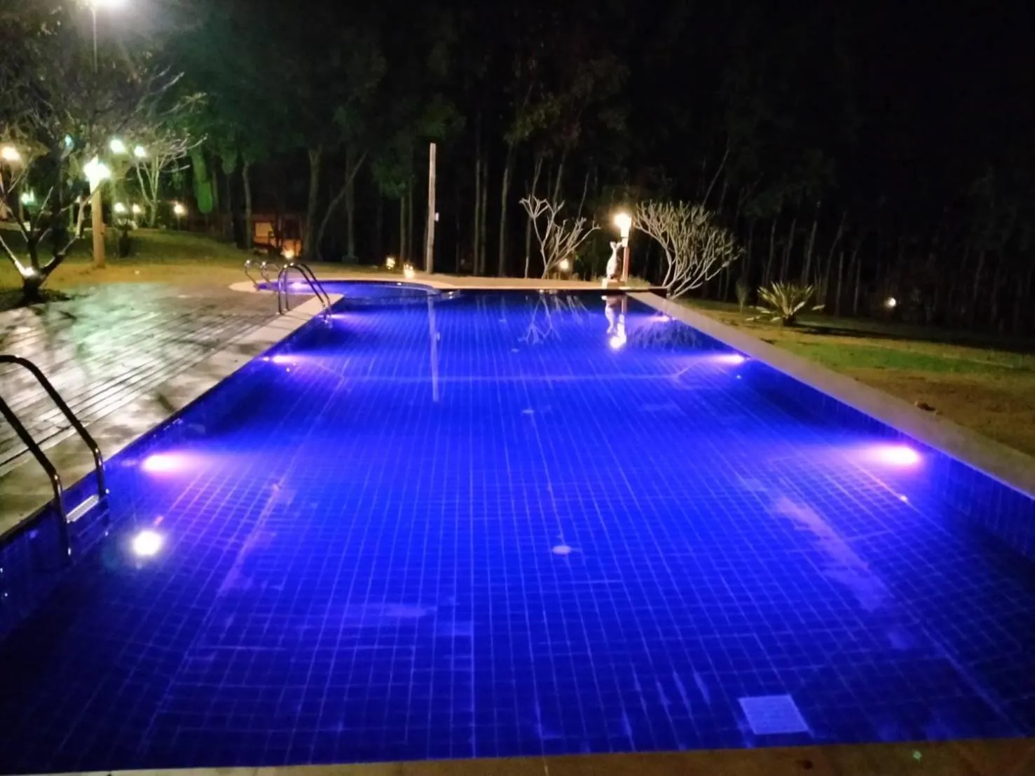 Swimming pool in Baanwangnamkeaw Lodge