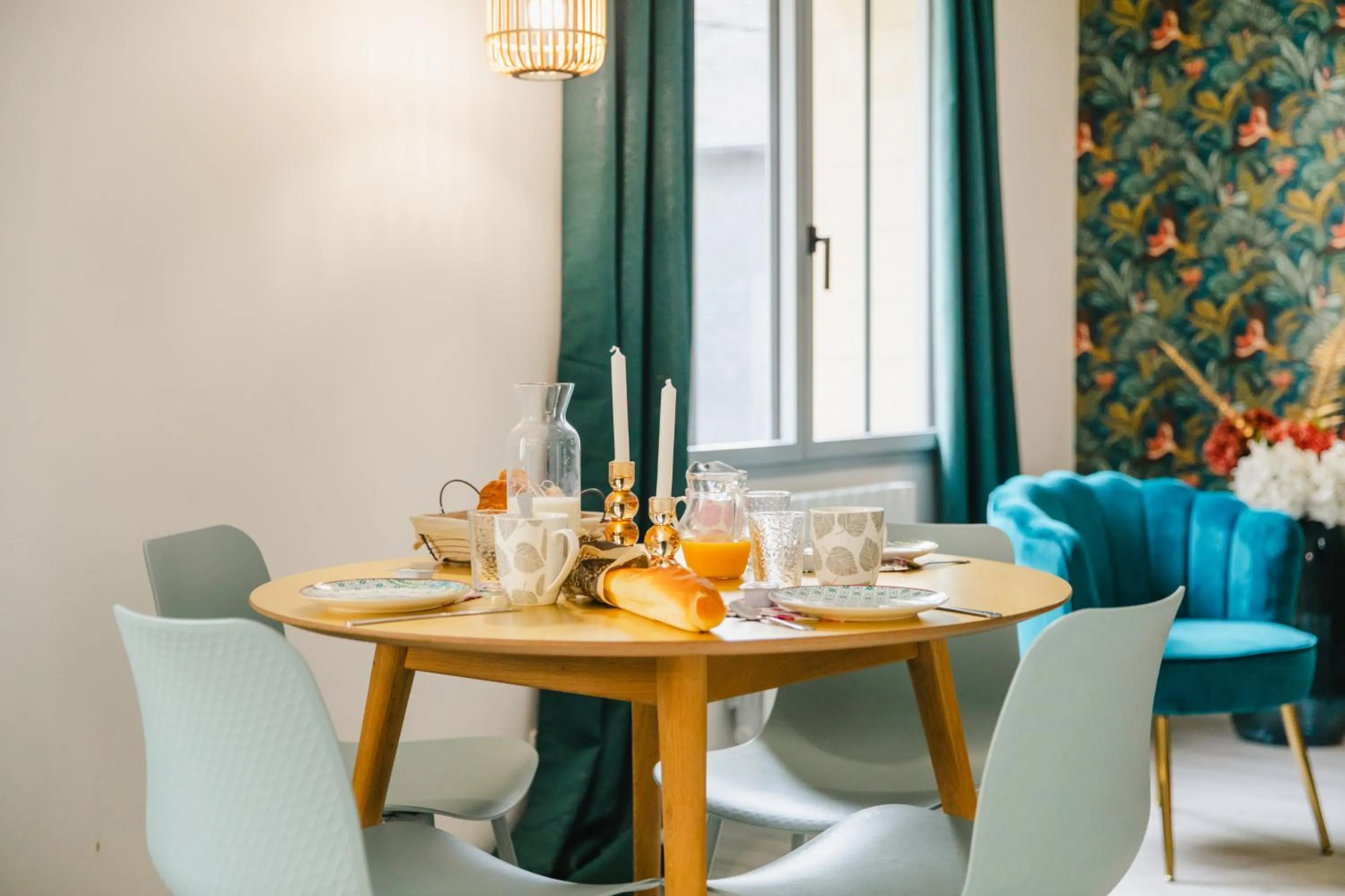 Dining area in City Affaire, Petit déjeuner OFFERT en Hypercentre