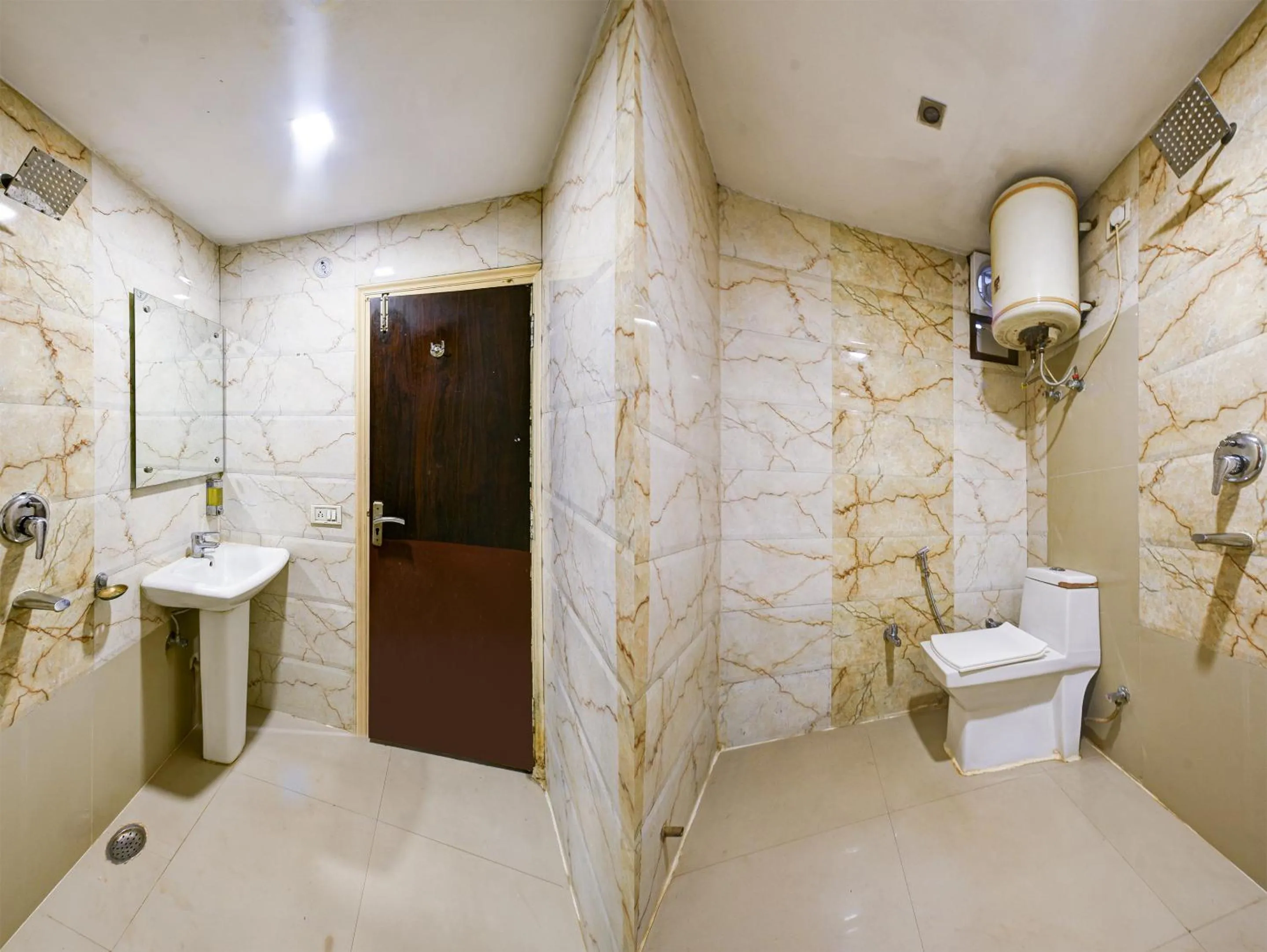 Bathroom in Hotel Shri Vinayak in City Centre at New Delhi Railway Station-By RCG Hotels