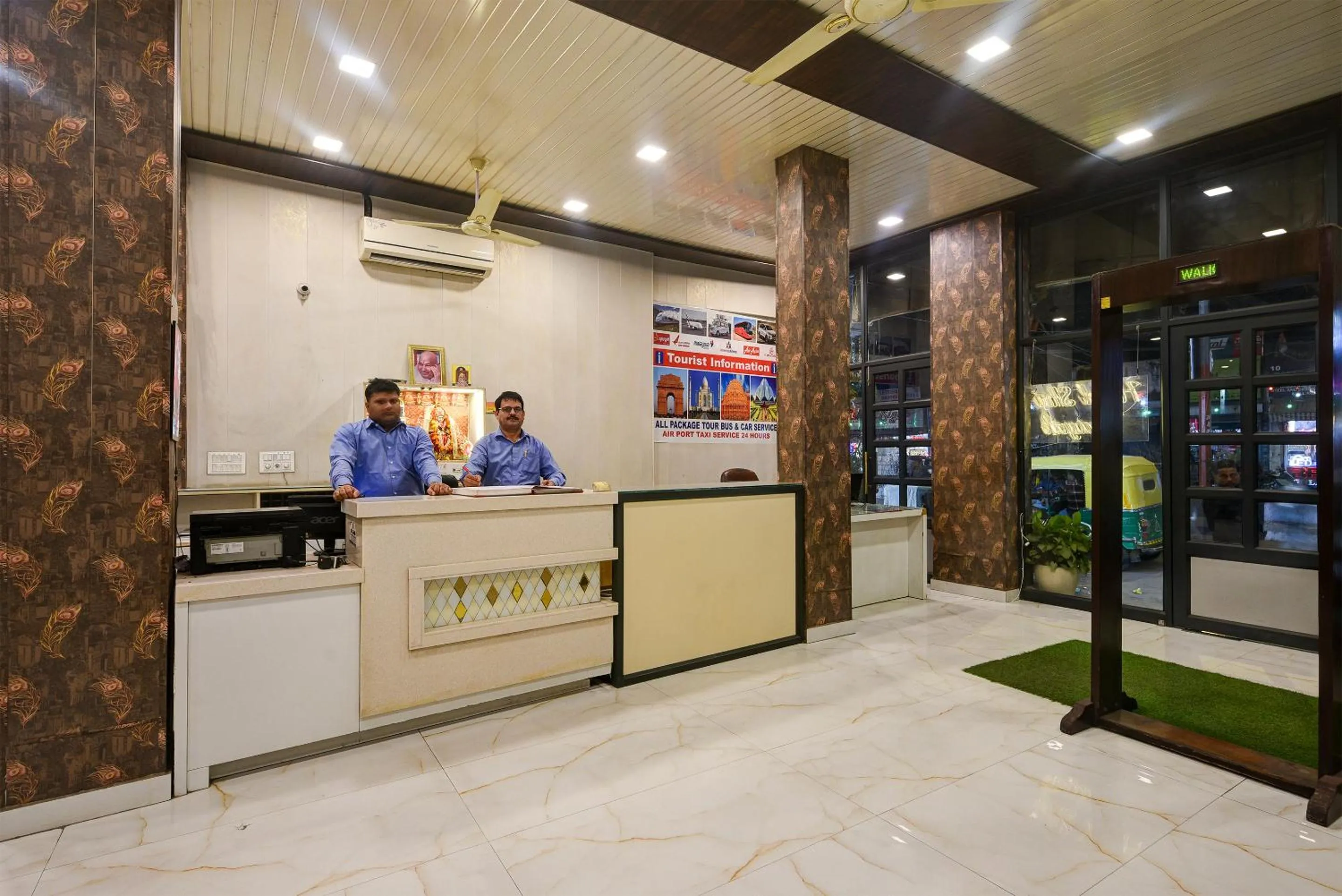 Lobby or reception in Hotel Shri Vinayak in City Centre at New Delhi Railway Station-By RCG Hotels
